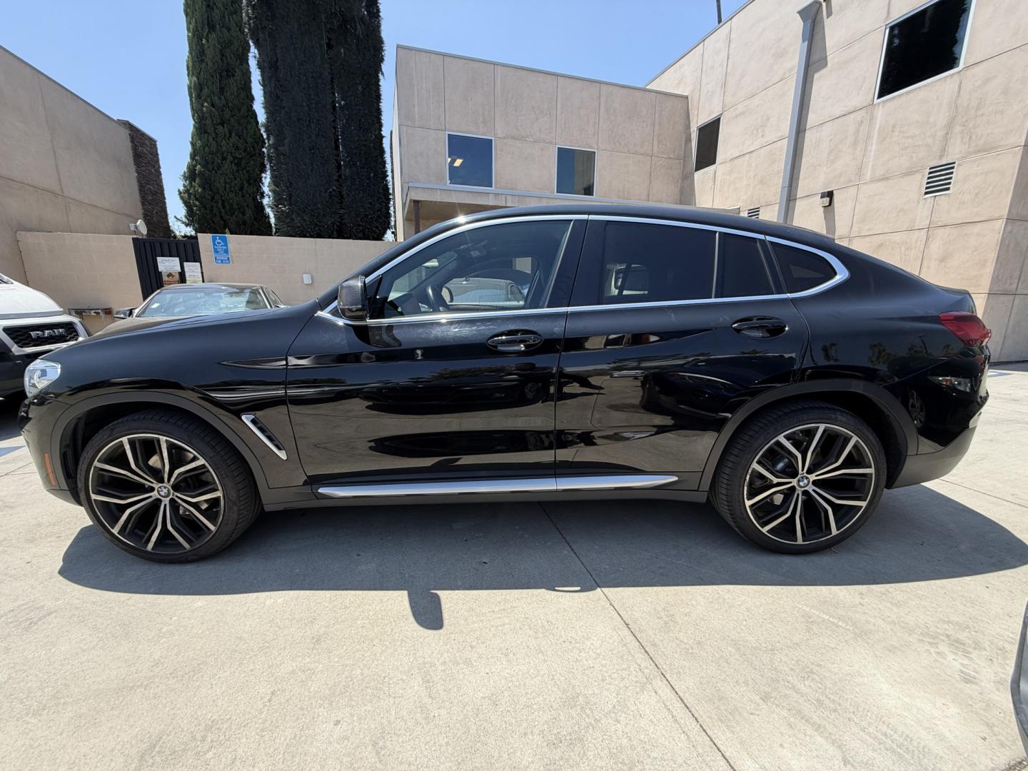2020 Black /Black BMW X4 xDrive30i (5UX2V1C09LL) with an 2.0L L4 DOHC 16V engine, 8A transmission, located at 30 S. Berkeley Avenue, Pasadena, CA, 91107, (626) 248-7567, 34.145447, -118.109398 - # 2020 BMW X4 xDrive30i for Sale in Pasadena, CA – Buy Here Pay Here Financing Available If you're looking for a luxury SUV that delivers sporty performance, premium comfort, advanced technology, and head-turning style, this 2020 BMW X4 xDrive30i is an outstanding choice. Available now at Crown - Photo#1