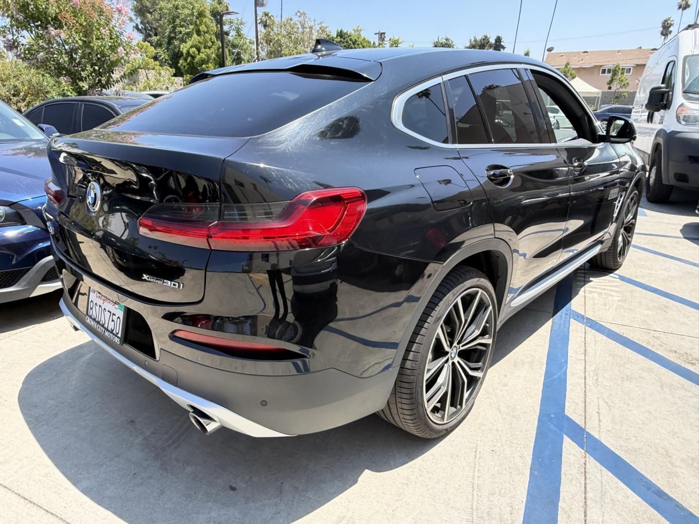 2020 Black /Black BMW X4 xDrive30i (5UX2V1C09LL) with an 2.0L L4 DOHC 16V engine, 8A transmission, located at 30 S. Berkeley Avenue, Pasadena, CA, 91107, (626) 248-7567, 34.145447, -118.109398 - # 2020 BMW X4 xDrive30i for Sale in Pasadena, CA – Buy Here Pay Here Financing Available If you're looking for a luxury SUV that delivers sporty performance, premium comfort, advanced technology, and head-turning style, this 2020 BMW X4 xDrive30i is an outstanding choice. Available now at Crown - Photo#6