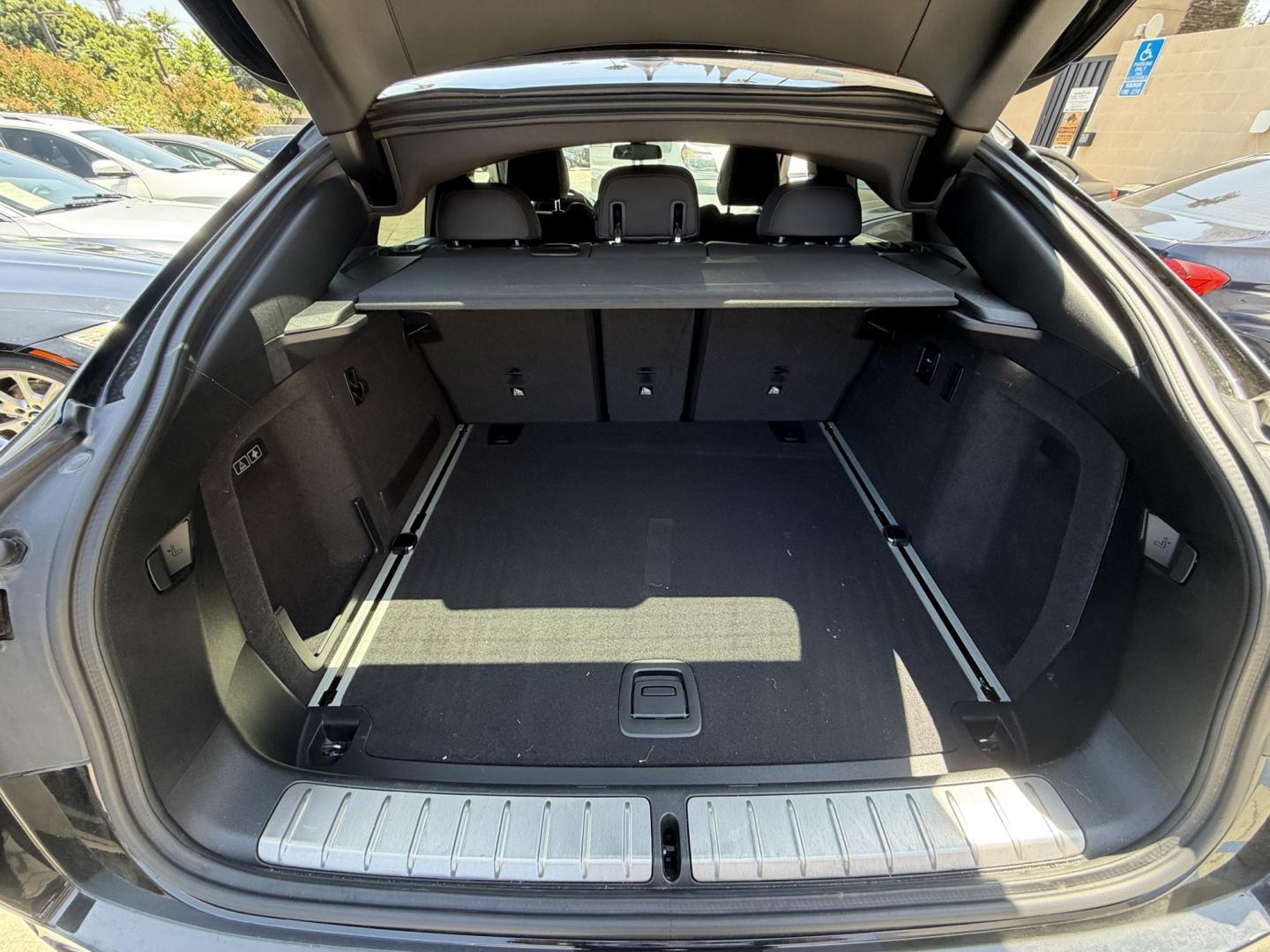 2020 Black /Black BMW X4 xDrive30i (5UX2V1C09LL) with an 2.0L L4 DOHC 16V engine, 8A transmission, located at 30 S. Berkeley Avenue, Pasadena, CA, 91107, (626) 248-7567, 34.145447, -118.109398 - # 2020 BMW X4 xDrive30i for Sale in Pasadena, CA – Buy Here Pay Here Financing Available If you're looking for a luxury SUV that delivers sporty performance, premium comfort, advanced technology, and head-turning style, this 2020 BMW X4 xDrive30i is an outstanding choice. Available now at Crown - Photo#13
