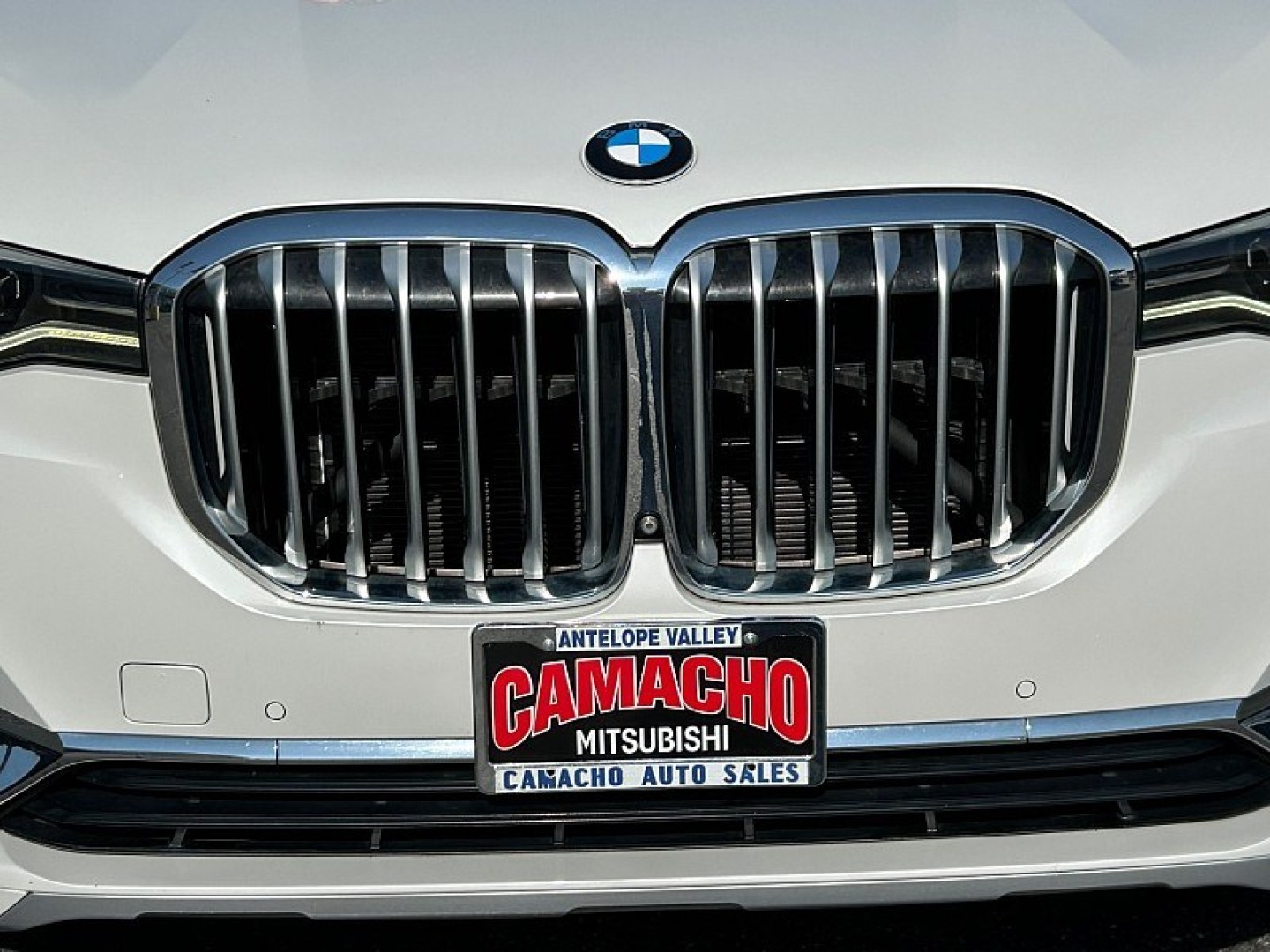 2020 White BMW X7 (5UXCW2C05L9) with an V6 Turbo 3.0 Liter engine, Automatic 8-Spd Steptronic w/Sport transmission, located at 412 Auto Vista Drive, Palmdale, 93551, (661) 945-0620, 34.592636, -118.136681- Photo#8