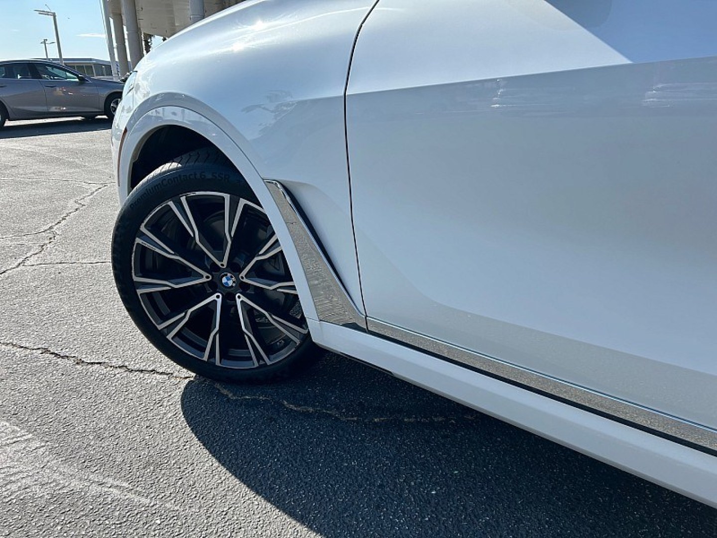 2020 White BMW X7 (5UXCW2C05L9) with an V6 Turbo 3.0 Liter engine, Automatic 8-Spd Steptronic w/Sport transmission, located at 412 Auto Vista Drive, Palmdale, 93551, (661) 945-0620, 34.592636, -118.136681- Photo#10