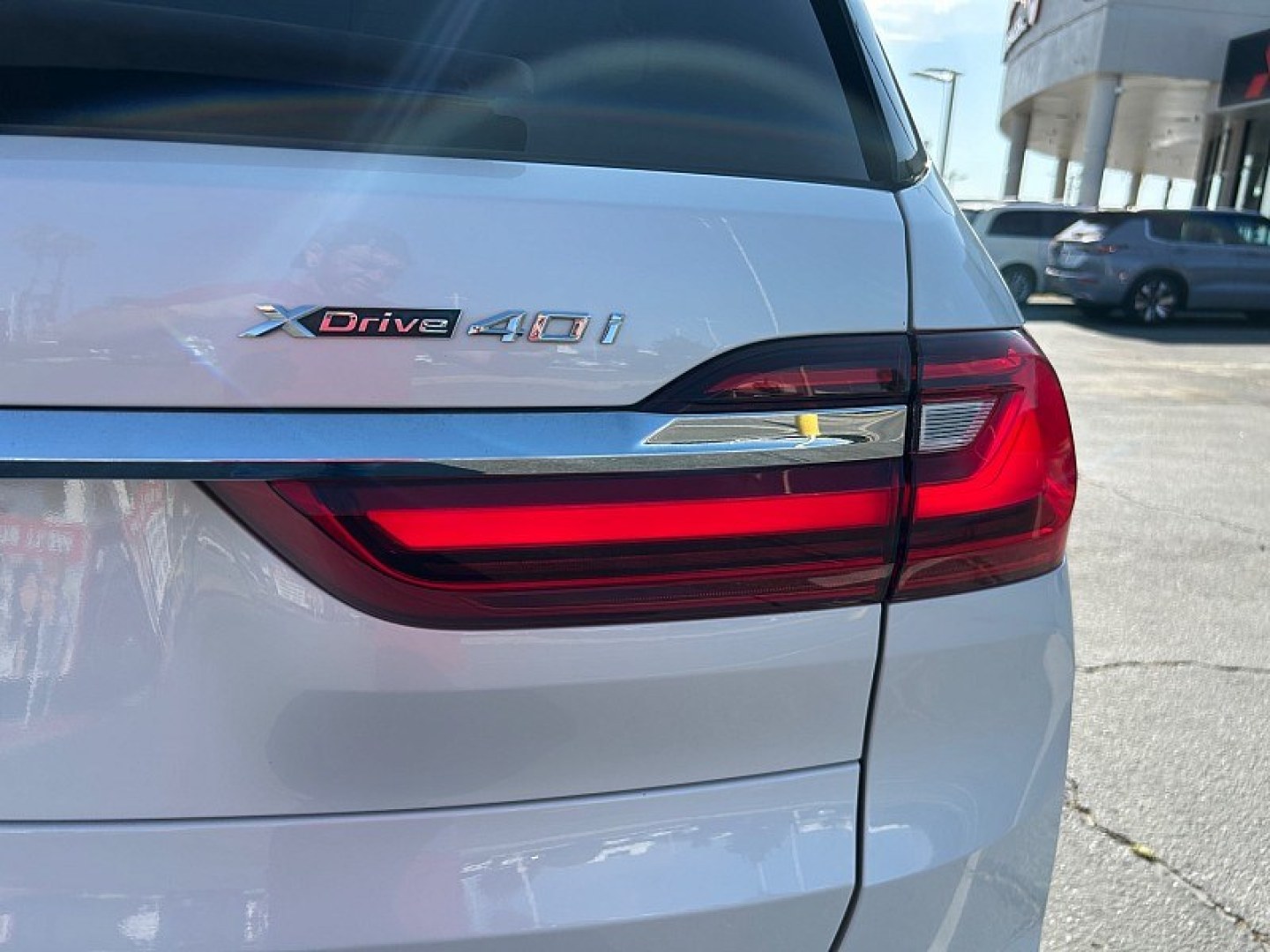 2020 White BMW X7 (5UXCW2C05L9) with an V6 Turbo 3.0 Liter engine, Automatic 8-Spd Steptronic w/Sport transmission, located at 412 Auto Vista Drive, Palmdale, 93551, (661) 945-0620, 34.592636, -118.136681- Photo#13