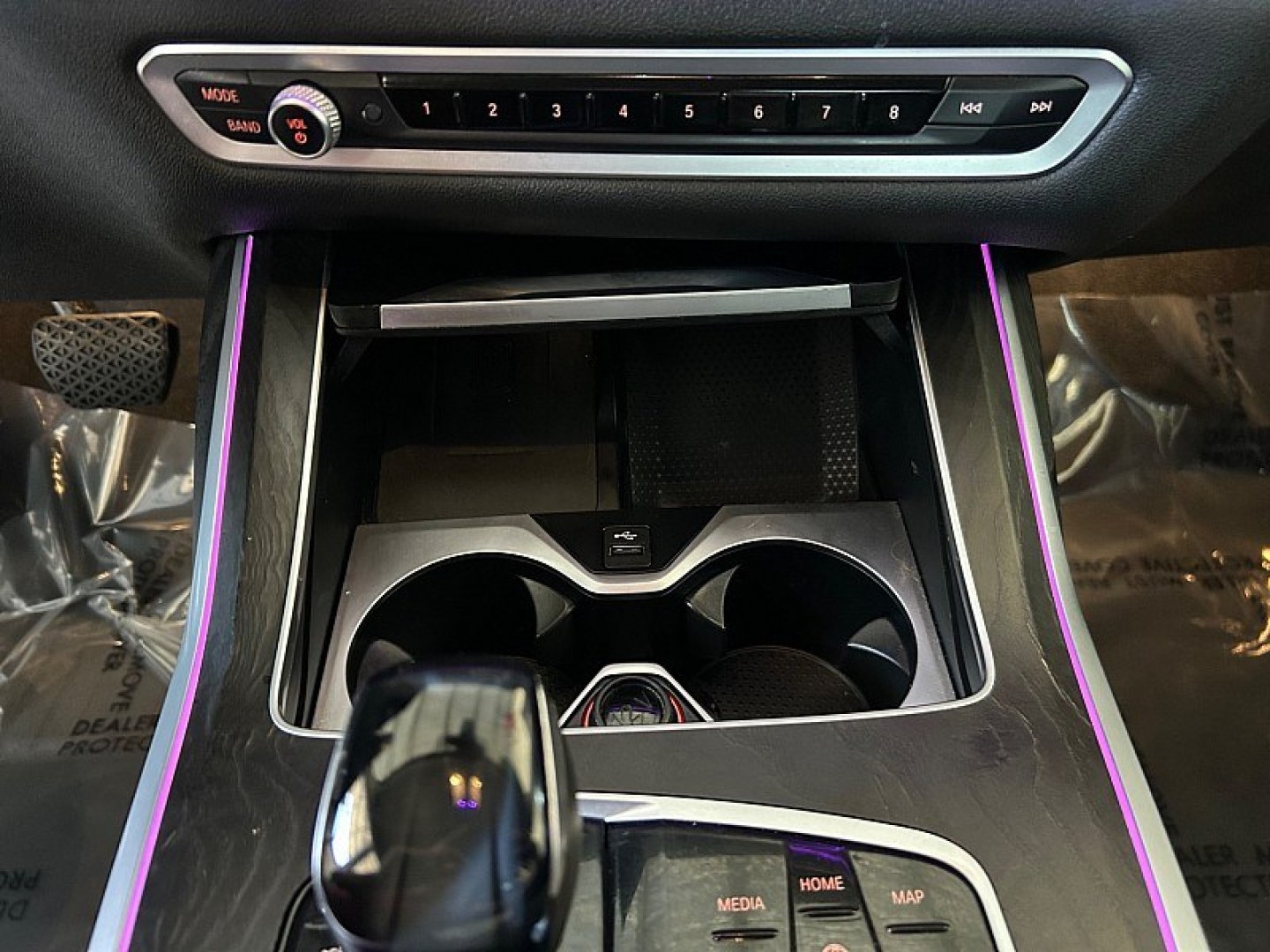 2020 White BMW X7 (5UXCW2C05L9) with an V6 Turbo 3.0 Liter engine, Automatic 8-Spd Steptronic w/Sport transmission, located at 412 Auto Vista Drive, Palmdale, 93551, (661) 945-0620, 34.592636, -118.136681- Photo#22