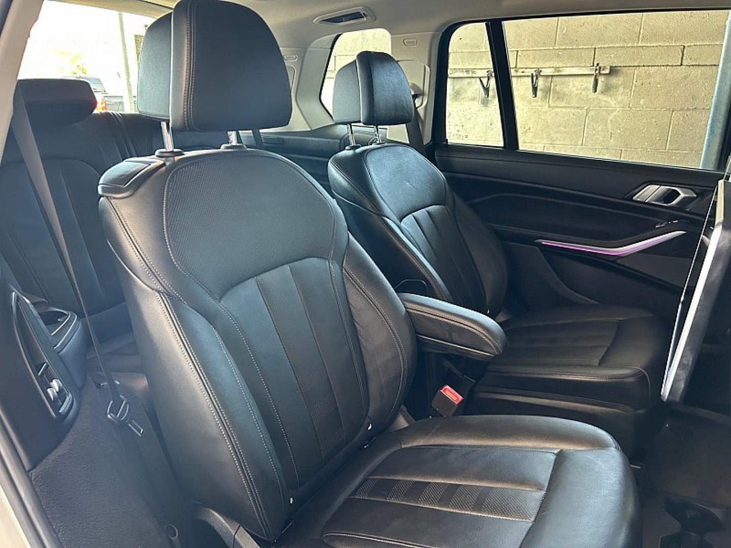 2020 White BMW X7 (5UXCW2C05L9) with an V6 Turbo 3.0 Liter engine, Automatic 8-Spd Steptronic w/Sport transmission, located at 412 Auto Vista Drive, Palmdale, 93551, (661) 945-0620, 34.592636, -118.136681- Photo#25