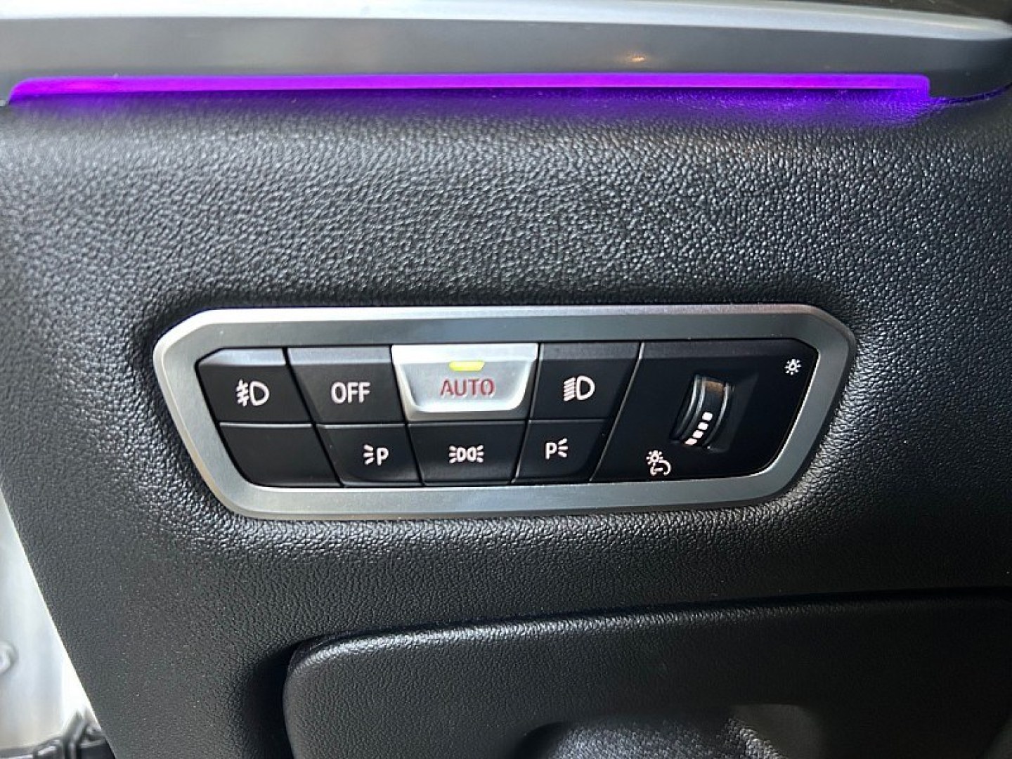 2020 White BMW X7 (5UXCW2C05L9) with an V6 Turbo 3.0 Liter engine, Automatic 8-Spd Steptronic w/Sport transmission, located at 412 Auto Vista Drive, Palmdale, 93551, (661) 945-0620, 34.592636, -118.136681- Photo#27