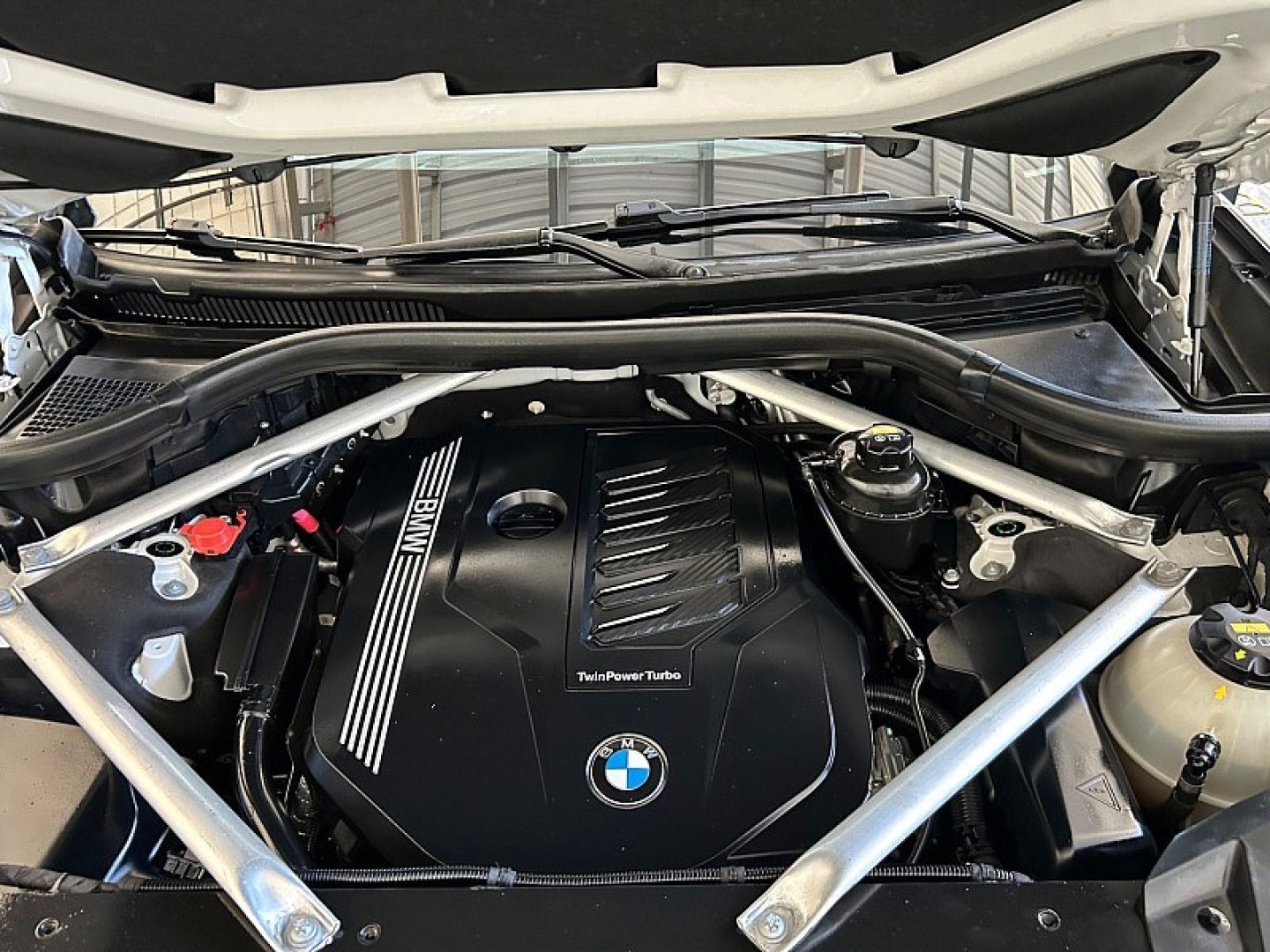 2020 White BMW X7 (5UXCW2C05L9) with an V6 Turbo 3.0 Liter engine, Automatic 8-Spd Steptronic w/Sport transmission, located at 412 Auto Vista Drive, Palmdale, 93551, (661) 945-0620, 34.592636, -118.136681- Photo#30