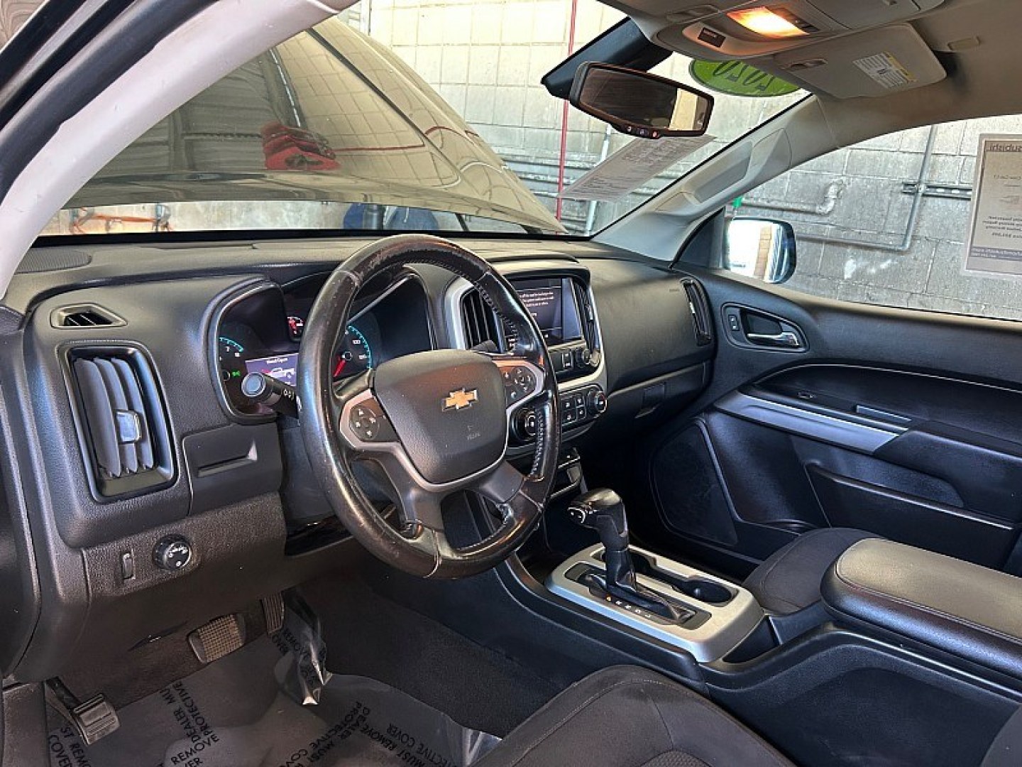 2020 BLACK /black Chevrolet Colorado 2WD (1GCGSCEN1L1) with an V6 VVT 3.6 Liter engine, Automatic transmission, located at 412 Auto Vista Drive, Palmdale, 93551, (661) 945-0620, 34.592636, -118.136681 - Get the versatility and power you need with this 2020 Chevrolet Colorado LT Crew Cab!Powered by a 3.6L V6 engine producing 308 horsepower and paired with an 8-speed automatic transmission, this Colorado delivers responsive performance for daily driving and weekend hauling. Enjoy a comfortable cabin- Photo#17