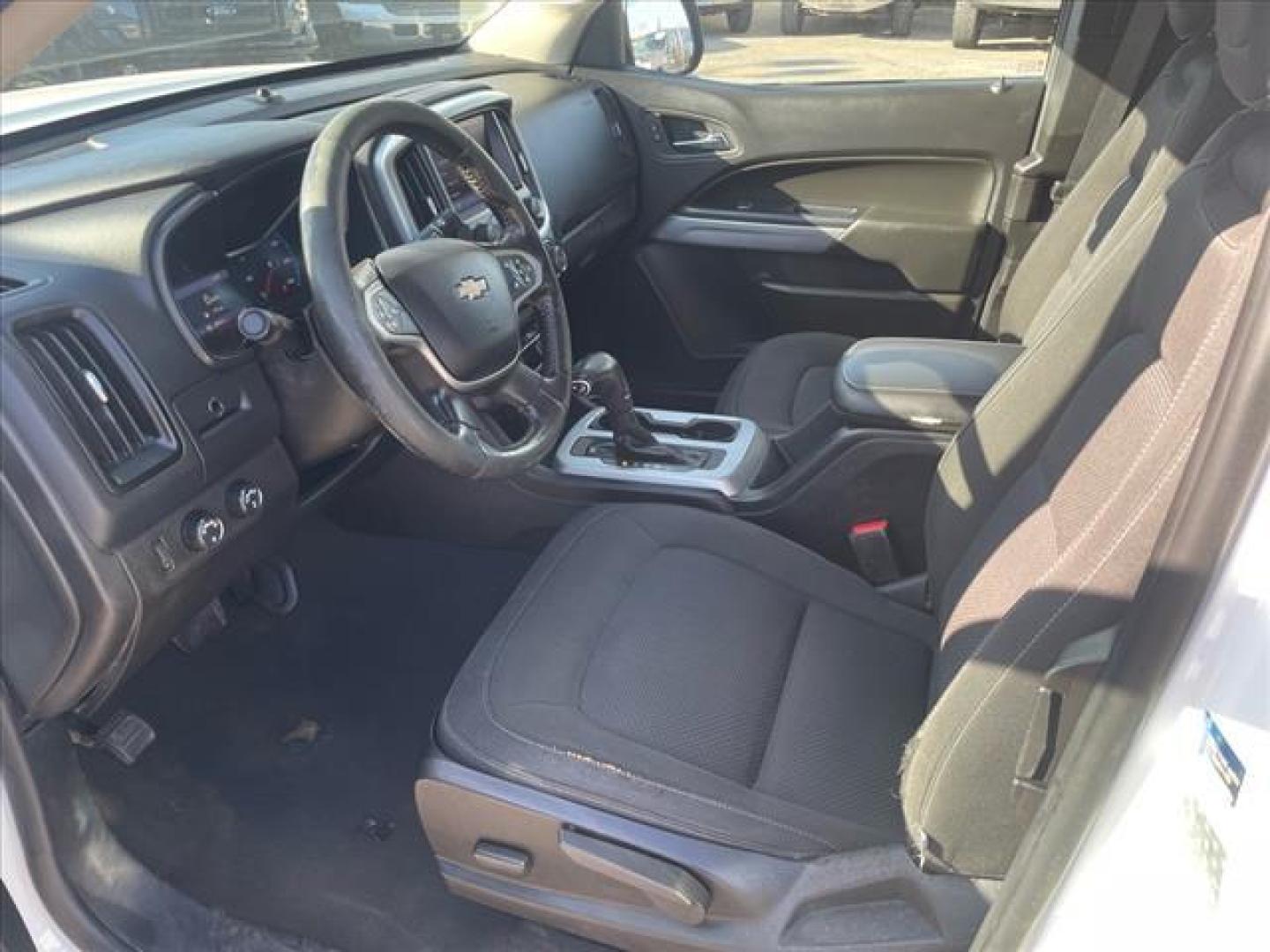 2020 Summit White Chevrolet Colorado LT (1GCHTCEA3L1) with an 2.5L 2.5L I4 200hp 191ft. lbs. Direct Injection engine, 6-Speed Shiftable Automatic transmission, located at 800 Riverside Ave, Roseville, CA, 95678, 916-773-4549 & Toll Free: 866-719-4393, 38.732265, -121.291039 - 4X4 EXTENDED CAB LT ONE OWNER - Photo#11