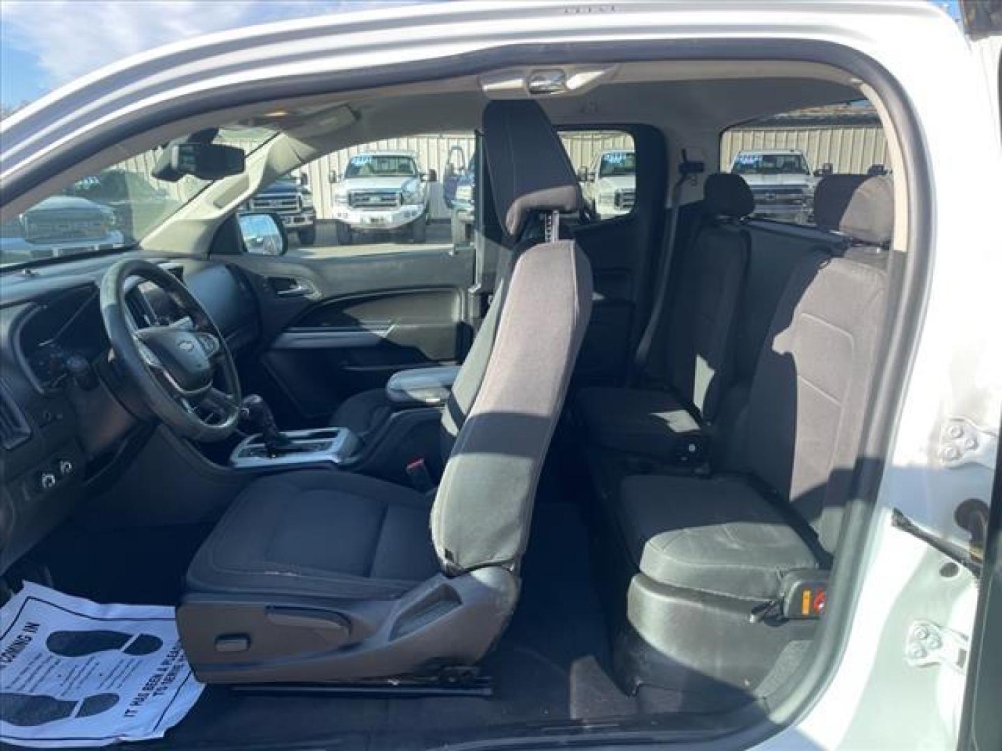 2020 Summit White Chevrolet Colorado LT (1GCHTCEA3L1) with an 2.5L 2.5L I4 200hp 191ft. lbs. Direct Injection engine, 6-Speed Shiftable Automatic transmission, located at 800 Riverside Ave, Roseville, CA, 95678, 916-773-4549 & Toll Free: 866-719-4393, 38.732265, -121.291039 - 4X4 EXTENDED CAB LT ONE OWNER - Photo#12