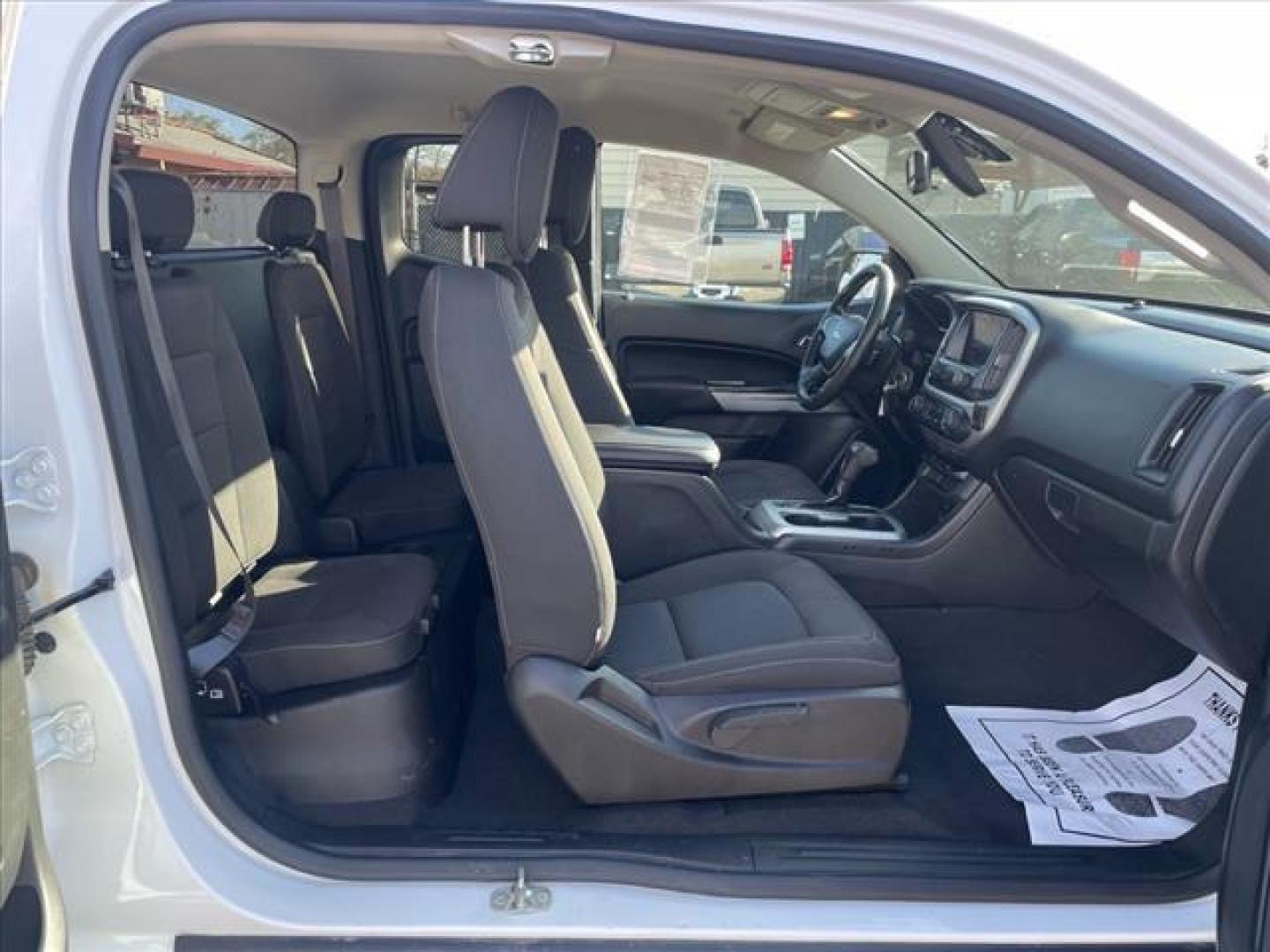 2020 Summit White Chevrolet Colorado LT (1GCHTCEA3L1) with an 2.5L 2.5L I4 200hp 191ft. lbs. Direct Injection engine, 6-Speed Shiftable Automatic transmission, located at 800 Riverside Ave, Roseville, CA, 95678, 916-773-4549 & Toll Free: 866-719-4393, 38.732265, -121.291039 - 4X4 EXTENDED CAB LT ONE OWNER - Photo#13