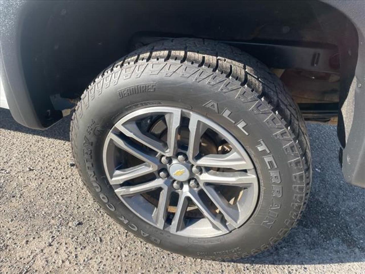 2020 Summit White Chevrolet Colorado LT (1GCHTCEA3L1) with an 2.5L 2.5L I4 200hp 191ft. lbs. Direct Injection engine, 6-Speed Shiftable Automatic transmission, located at 800 Riverside Ave, Roseville, CA, 95678, 916-773-4549 & Toll Free: 866-719-4393, 38.732265, -121.291039 - 4X4 EXTENDED CAB LT ONE OWNER - Photo#6