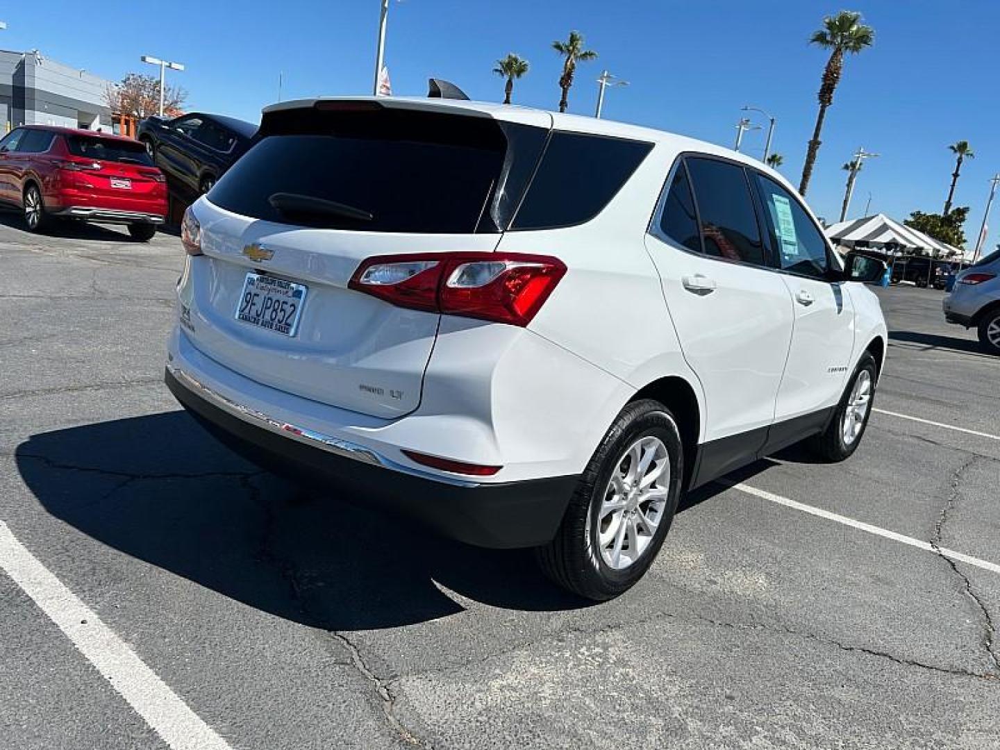 2020 WHITE Chevrolet Equinox (3GNAXUEV1LS) with an 4-Cyl 1.5 Liter engine, Automatic transmission, located at 412 Auto Vista Drive, Palmdale, 93551, (661) 945-0620, 34.592636, -118.136681 - Photo#4