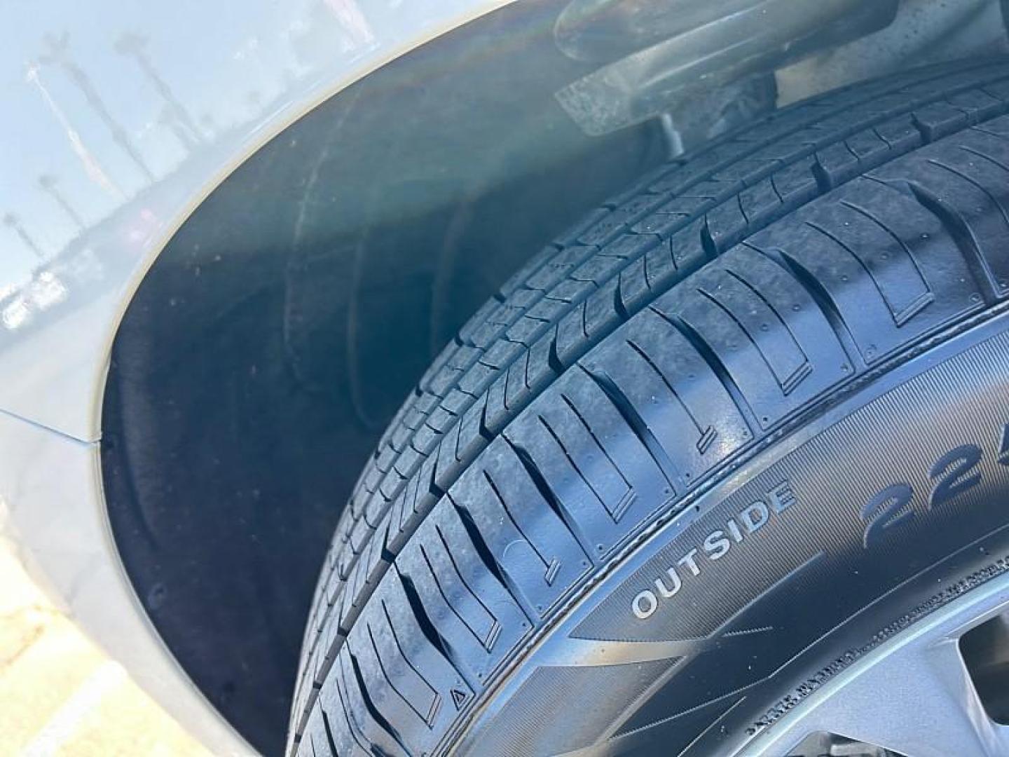 2020 WHITE Chevrolet Equinox (3GNAXUEV1LS) with an 4-Cyl 1.5 Liter engine, Automatic transmission, located at 412 Auto Vista Drive, Palmdale, 93551, (661) 945-0620, 34.592636, -118.136681 - Photo#13