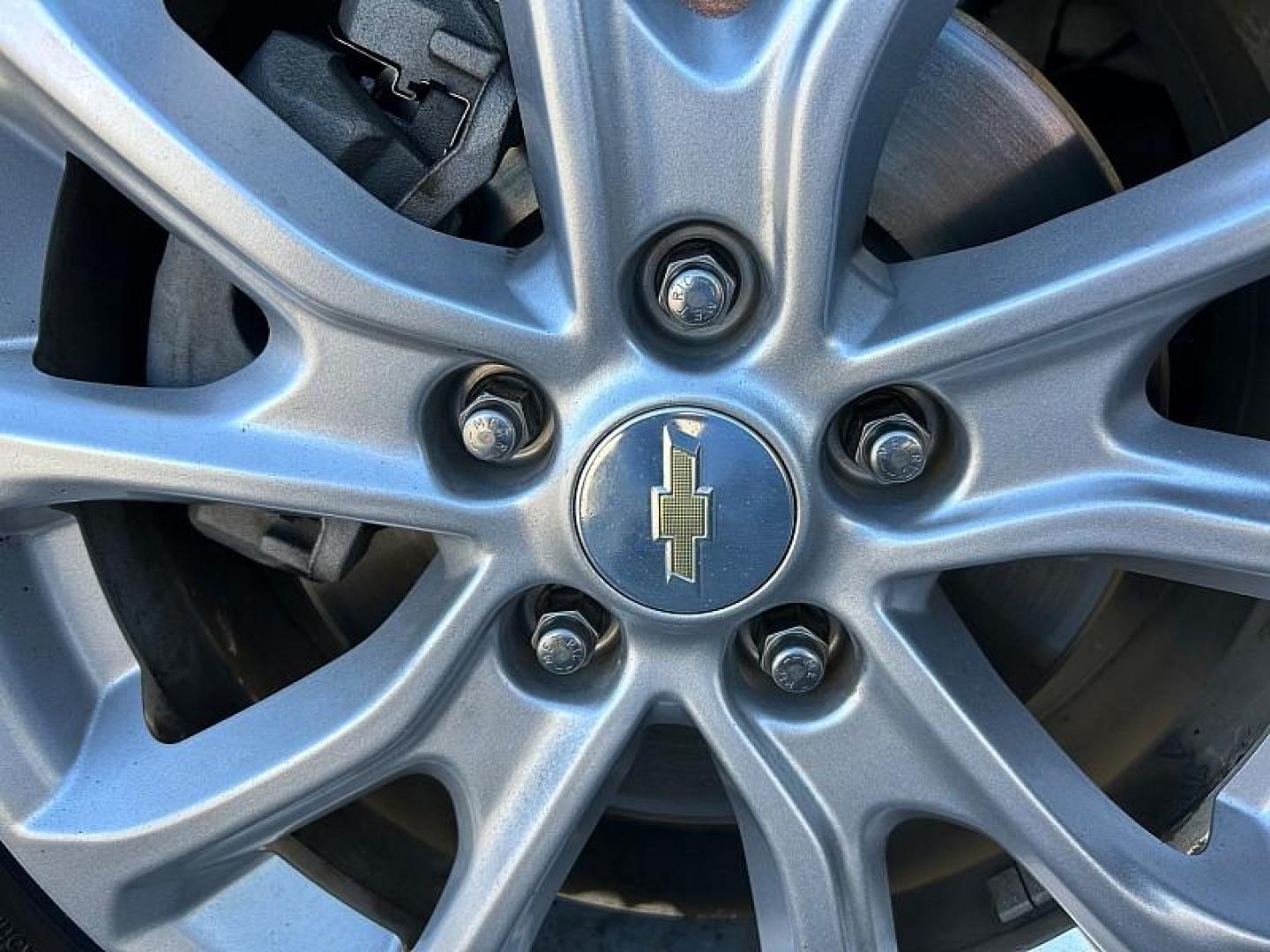 2020 WHITE Chevrolet Equinox (3GNAXUEV1LS) with an 4-Cyl 1.5 Liter engine, Automatic transmission, located at 412 Auto Vista Drive, Palmdale, 93551, (661) 945-0620, 34.592636, -118.136681 - Photo#14