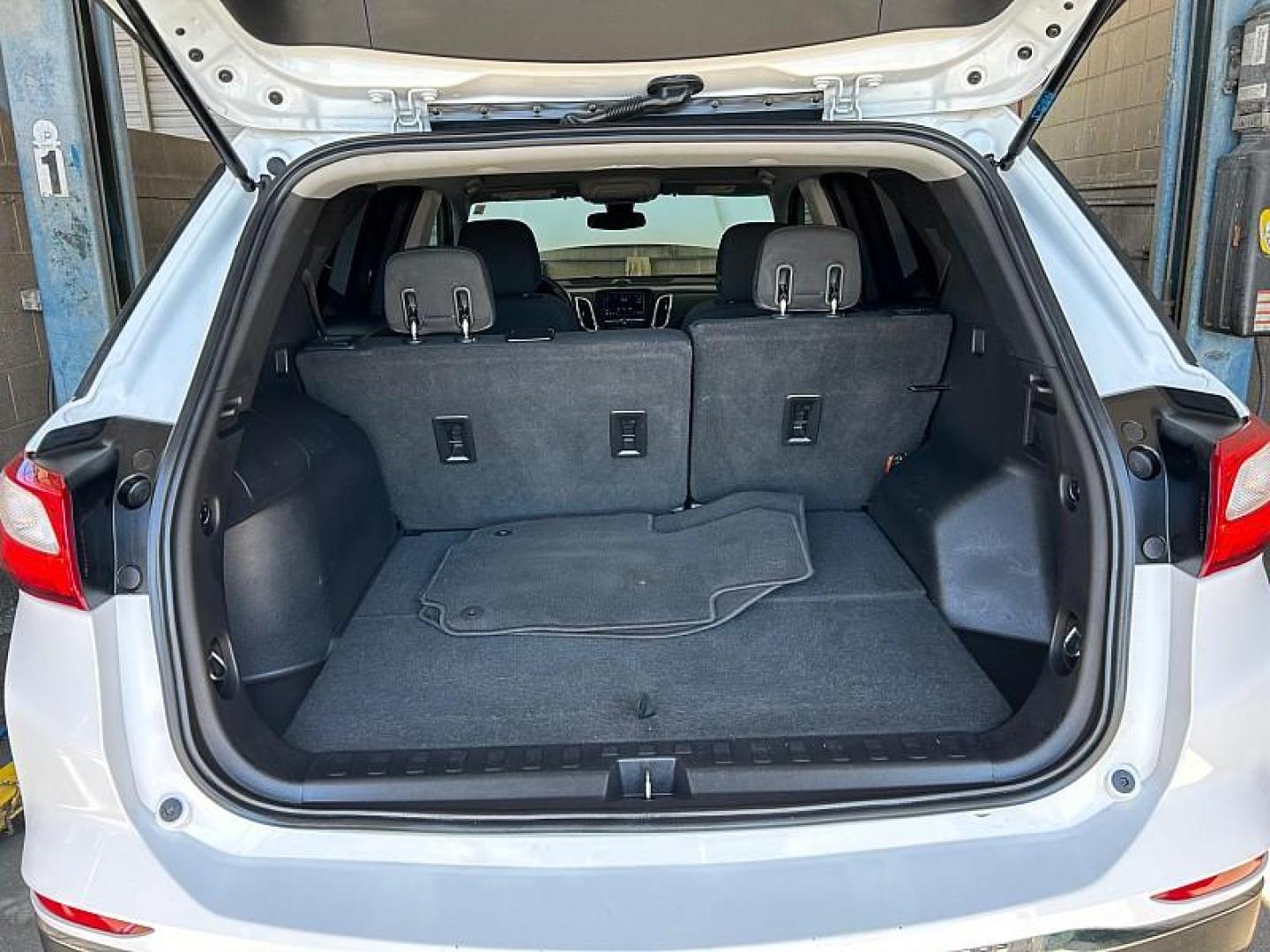 2020 WHITE Chevrolet Equinox (3GNAXUEV1LS) with an 4-Cyl 1.5 Liter engine, Automatic transmission, located at 412 Auto Vista Drive, Palmdale, 93551, (661) 945-0620, 34.592636, -118.136681 - Photo#25