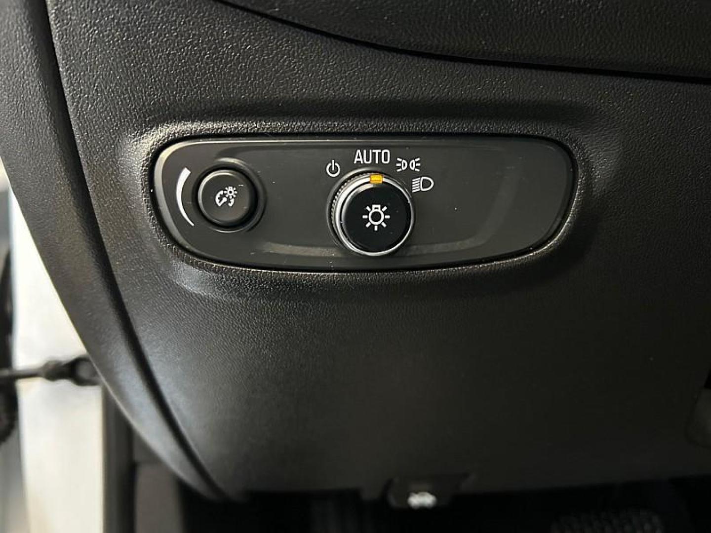 2020 WHITE Chevrolet Equinox (3GNAXUEV1LS) with an 4-Cyl 1.5 Liter engine, Automatic transmission, located at 412 Auto Vista Drive, Palmdale, 93551, (661) 945-0620, 34.592636, -118.136681 - Photo#28