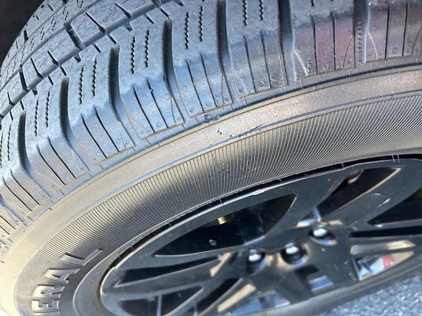 2020 WHITE Chevrolet Silverado 1500 2WD (1GCPWBEK3LZ) with an 4-Cyl 2.7 Liter engine, Automatic 6-Spd HD w/Overdrive transmission, located at 412 Auto Vista Drive, Palmdale, 93551, (661) 945-0620, 34.592636, -118.136681 - Photo#28