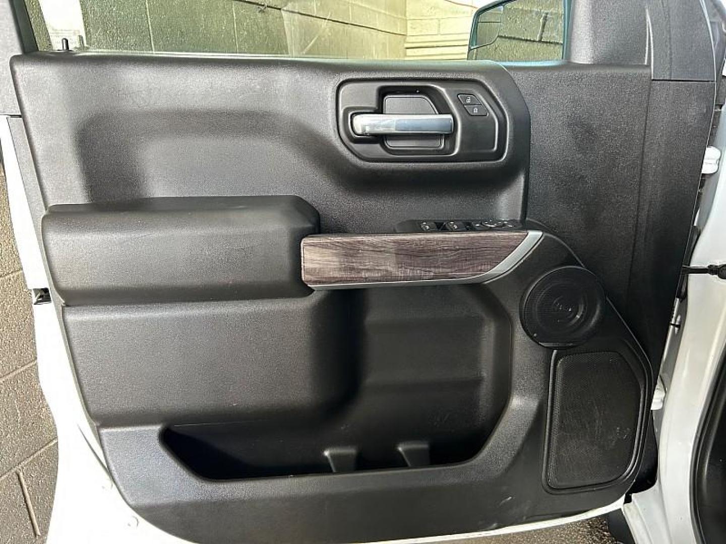 2020 WHITE Chevrolet Silverado 1500 2WD (1GCPWBEK3LZ) with an 4-Cyl 2.7 Liter engine, Automatic 6-Spd HD w/Overdrive transmission, located at 412 Auto Vista Drive, Palmdale, 93551, (661) 945-0620, 34.592636, -118.136681 - Photo#32