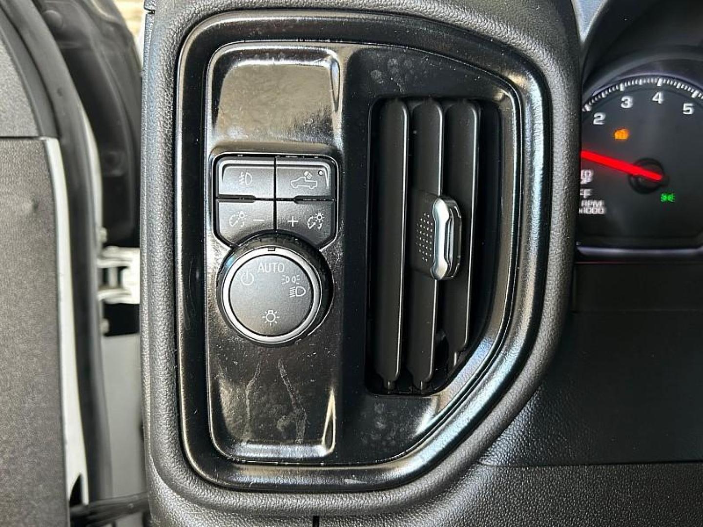 2020 WHITE Chevrolet Silverado 1500 2WD (1GCPWBEK3LZ) with an 4-Cyl 2.7 Liter engine, Automatic 6-Spd HD w/Overdrive transmission, located at 412 Auto Vista Drive, Palmdale, 93551, (661) 945-0620, 34.592636, -118.136681 - Photo#49