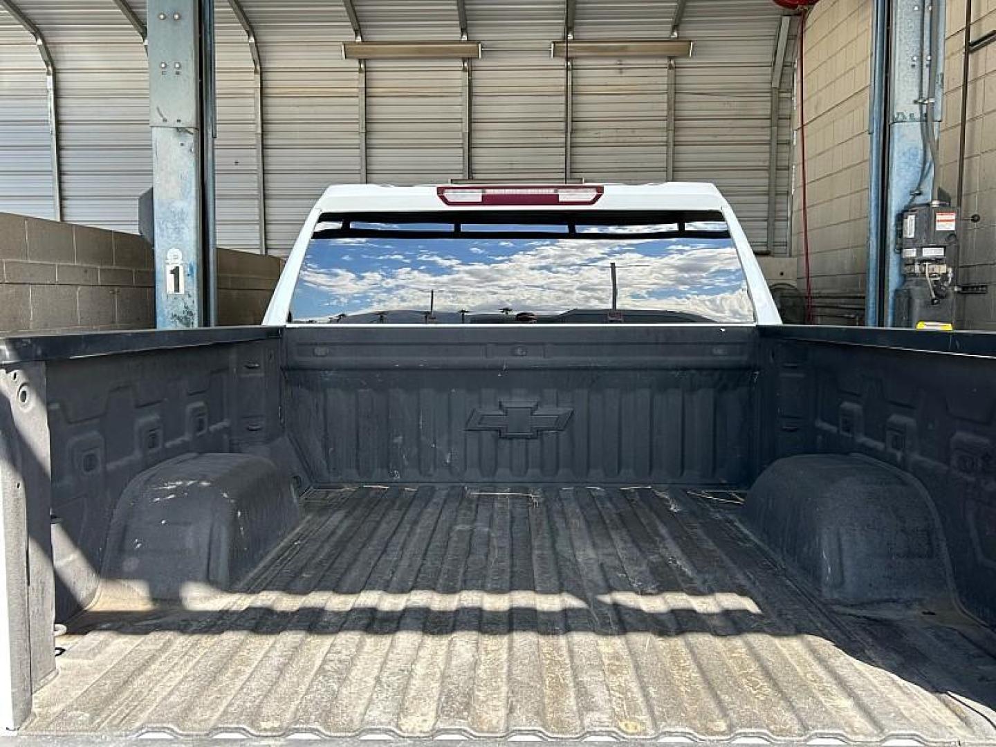 2020 WHITE Chevrolet Silverado 1500 2WD (1GCPWBEK3LZ) with an 4-Cyl 2.7 Liter engine, Automatic 6-Spd HD w/Overdrive transmission, located at 412 Auto Vista Drive, Palmdale, 93551, (661) 945-0620, 34.592636, -118.136681 - Photo#52