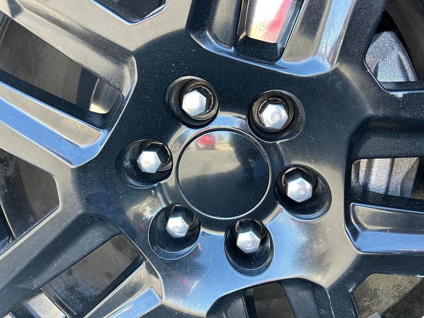 2020 WHITE Chevrolet Silverado 1500 2WD (1GCPWBEK3LZ) with an 4-Cyl 2.7 Liter engine, Automatic 6-Spd HD w/Overdrive transmission, located at 412 Auto Vista Drive, Palmdale, 93551, (661) 945-0620, 34.592636, -118.136681 - Photo#19