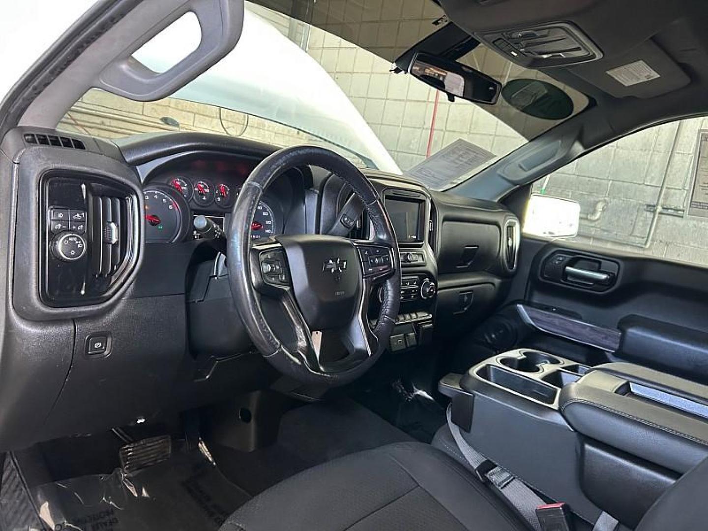 2020 WHITE Chevrolet Silverado 1500 2WD (1GCPWBEK3LZ) with an 4-Cyl 2.7 Liter engine, Automatic 6-Spd HD w/Overdrive transmission, located at 412 Auto Vista Drive, Palmdale, 93551, (661) 945-0620, 34.592636, -118.136681 - Photo#34