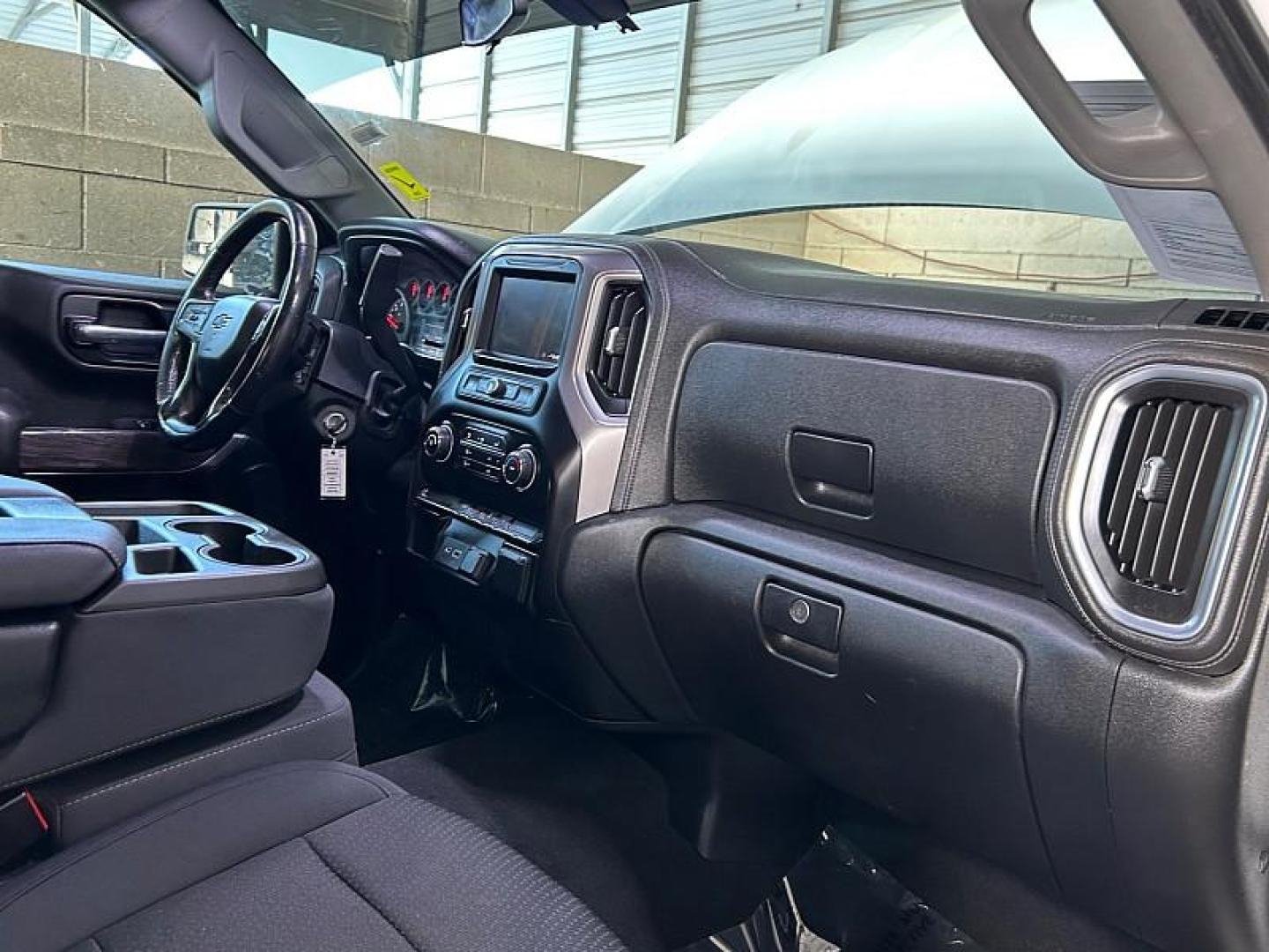 2020 WHITE Chevrolet Silverado 1500 2WD (1GCPWBEK3LZ) with an 4-Cyl 2.7 Liter engine, Automatic 6-Spd HD w/Overdrive transmission, located at 412 Auto Vista Drive, Palmdale, 93551, (661) 945-0620, 34.592636, -118.136681 - Photo#55