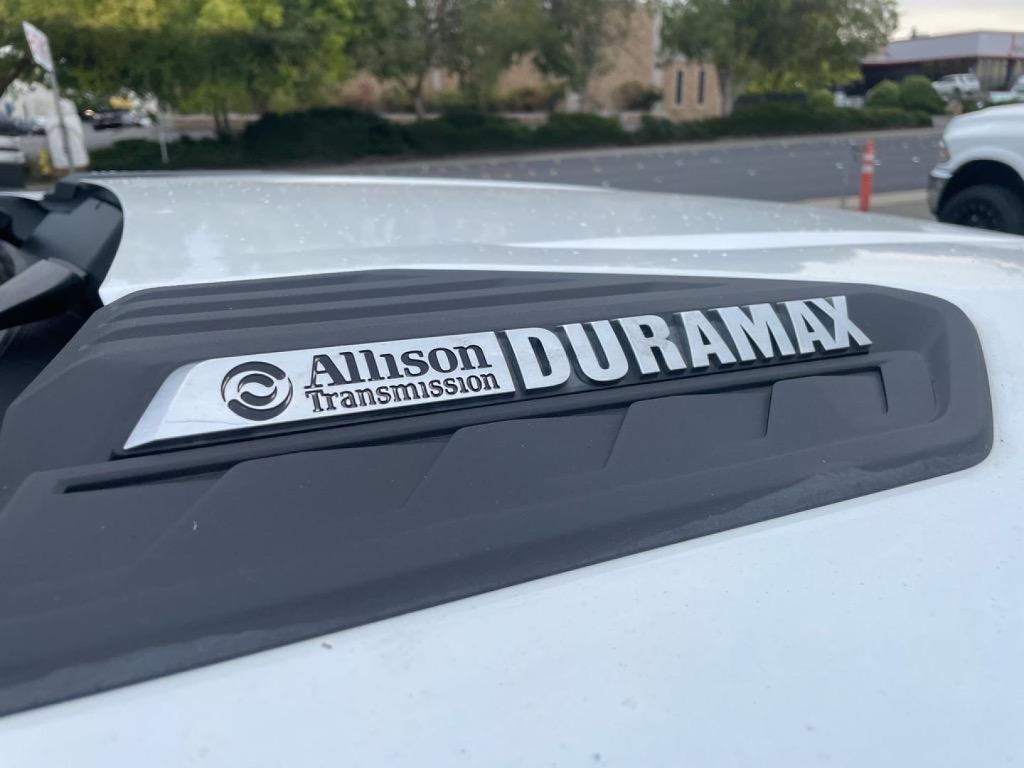 2020 Summit White Chevrolet Silverado 3500HD Work Truck (1GC4YSEY5LF) with an 6.6L Duramax 6.6L Biodiesel Turbo V8 445hp 910ft. lbs. Common Rail Direct Injection engine, 6-Speed Shiftable Automatic transmission, located at 800 Riverside Ave, Roseville, CA, 95678, 916-773-4549 & Toll Free: 866-719-4393, 38.732265, -121.291039 - DURAMAX DIESEL CREW CAB 4X4 ALLISON TRANSMISSION SERVICE RECORDS ONE OWNER - Photo#2