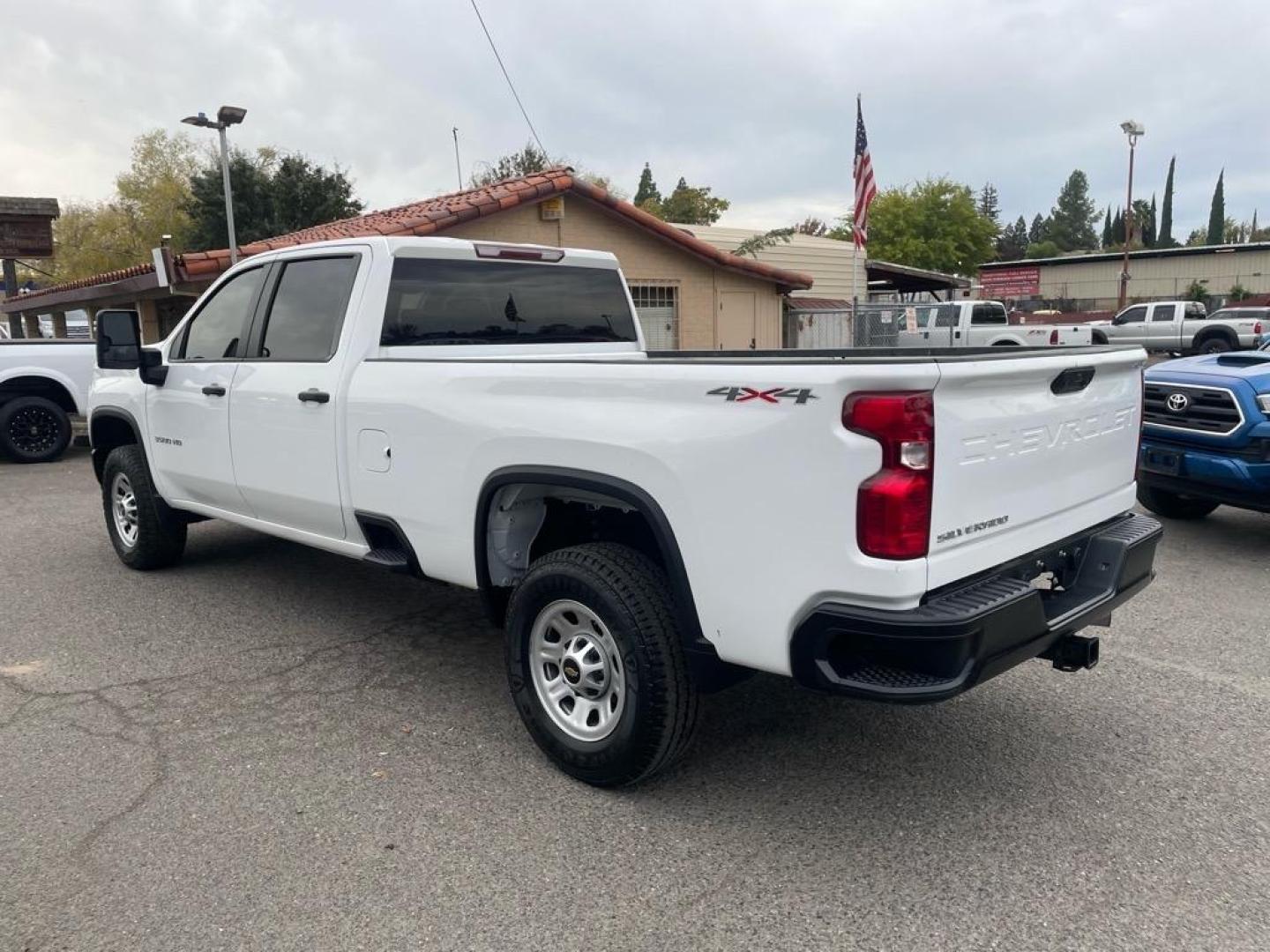 2020 Summit White Chevrolet Silverado 3500HD Work Truck (1GC4YSEY5LF) with an 6.6L Duramax 6.6L Biodiesel Turbo V8 445hp 910ft. lbs. Common Rail Direct Injection engine, 6-Speed Shiftable Automatic transmission, located at 800 Riverside Ave, Roseville, CA, 95678, 916-773-4549 & Toll Free: 866-719-4393, 38.732265, -121.291039 - DURAMAX DIESEL CREW CAB 4X4 ALLISON TRANSMISSION SERVICE RECORDS ONE OWNER - Photo#3