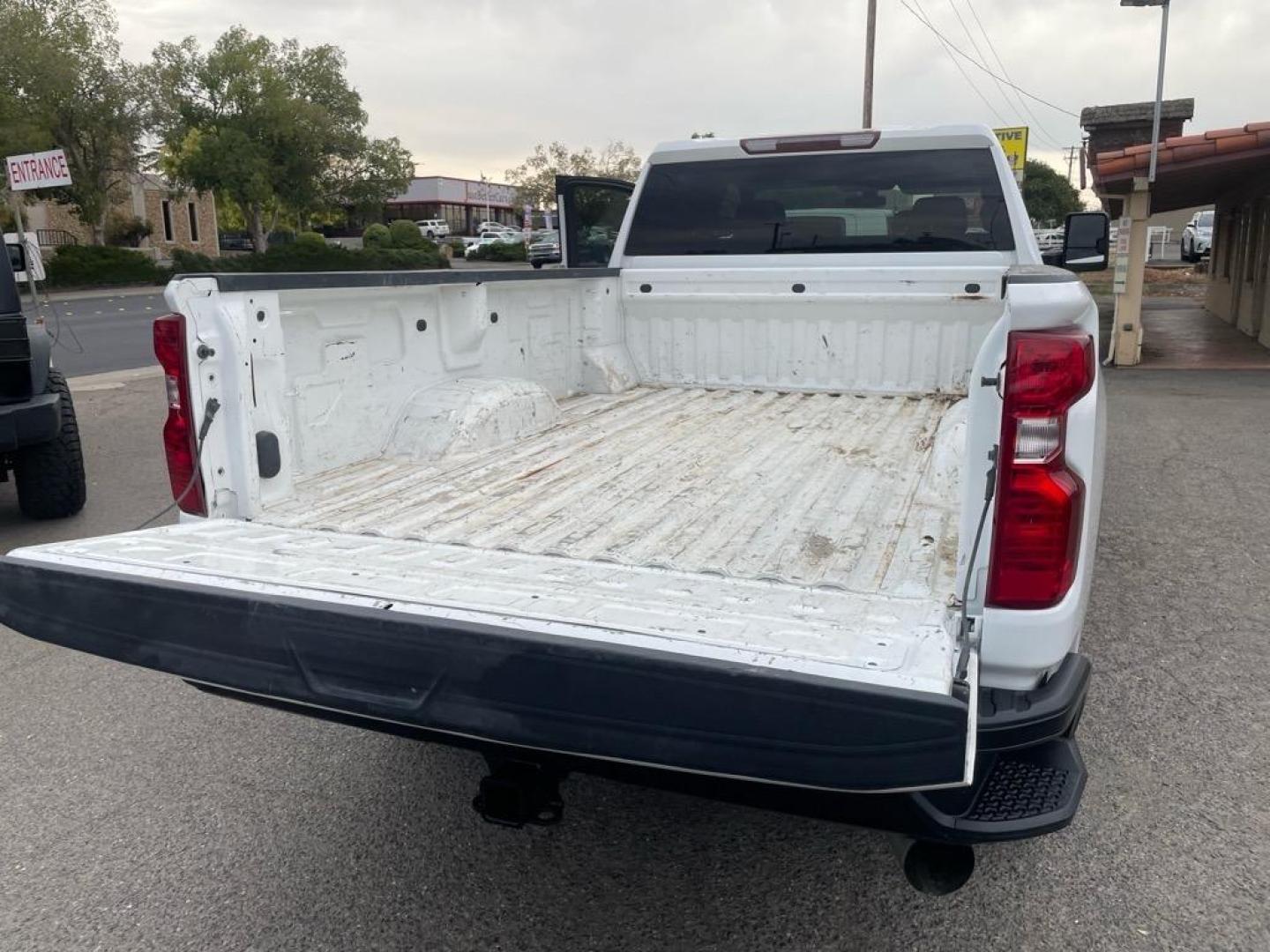 2020 Summit White Chevrolet Silverado 3500HD Work Truck (1GC4YSEY5LF) with an 6.6L Duramax 6.6L Biodiesel Turbo V8 445hp 910ft. lbs. Common Rail Direct Injection engine, 6-Speed Shiftable Automatic transmission, located at 800 Riverside Ave, Roseville, CA, 95678, 916-773-4549 & Toll Free: 866-719-4393, 38.732265, -121.291039 - DURAMAX DIESEL CREW CAB 4X4 ALLISON TRANSMISSION SERVICE RECORDS ONE OWNER - Photo#9