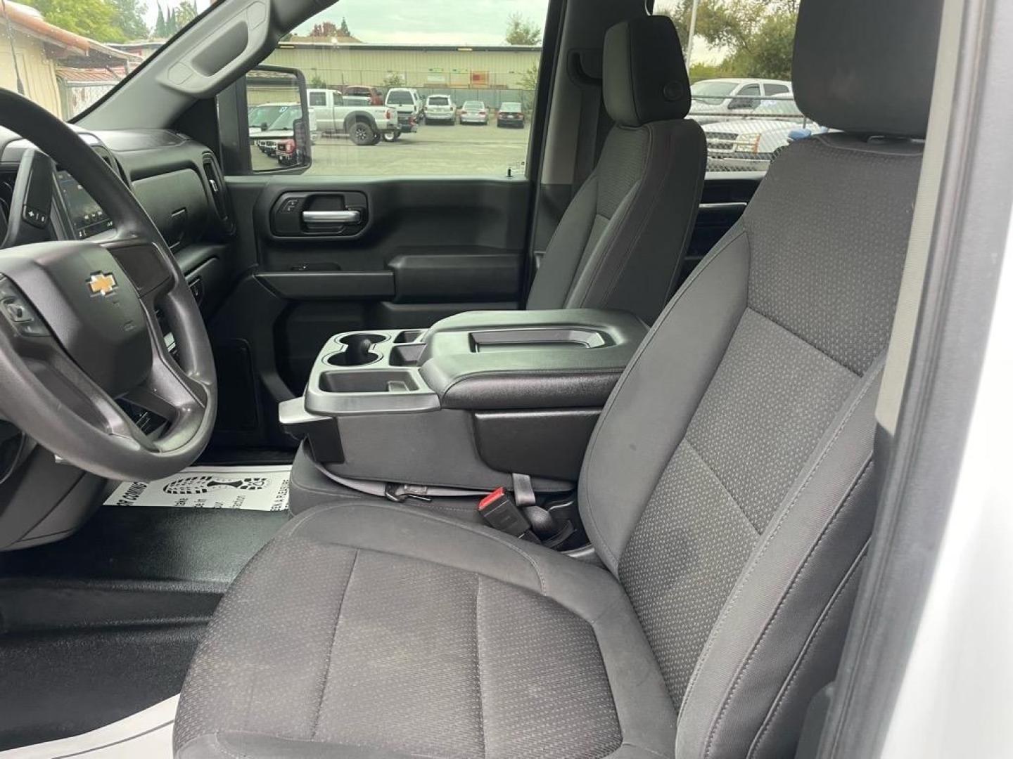 2020 Summit White Chevrolet Silverado 3500HD Work Truck (1GC4YSEY5LF) with an 6.6L Duramax 6.6L Biodiesel Turbo V8 445hp 910ft. lbs. Common Rail Direct Injection engine, 6-Speed Shiftable Automatic transmission, located at 800 Riverside Ave, Roseville, CA, 95678, 916-773-4549 & Toll Free: 866-719-4393, 38.732265, -121.291039 - DURAMAX DIESEL CREW CAB 4X4 ALLISON TRANSMISSION SERVICE RECORDS ONE OWNER - Photo#10