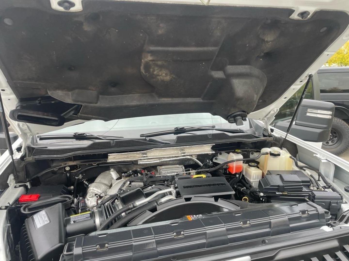 2020 Summit White Chevrolet Silverado 3500HD Work Truck (1GC4YSEY5LF) with an 6.6L Duramax 6.6L Biodiesel Turbo V8 445hp 910ft. lbs. Common Rail Direct Injection engine, 6-Speed Shiftable Automatic transmission, located at 800 Riverside Ave, Roseville, CA, 95678, 916-773-4549 & Toll Free: 866-719-4393, 38.732265, -121.291039 - DURAMAX DIESEL CREW CAB 4X4 ALLISON TRANSMISSION SERVICE RECORDS ONE OWNER - Photo#15