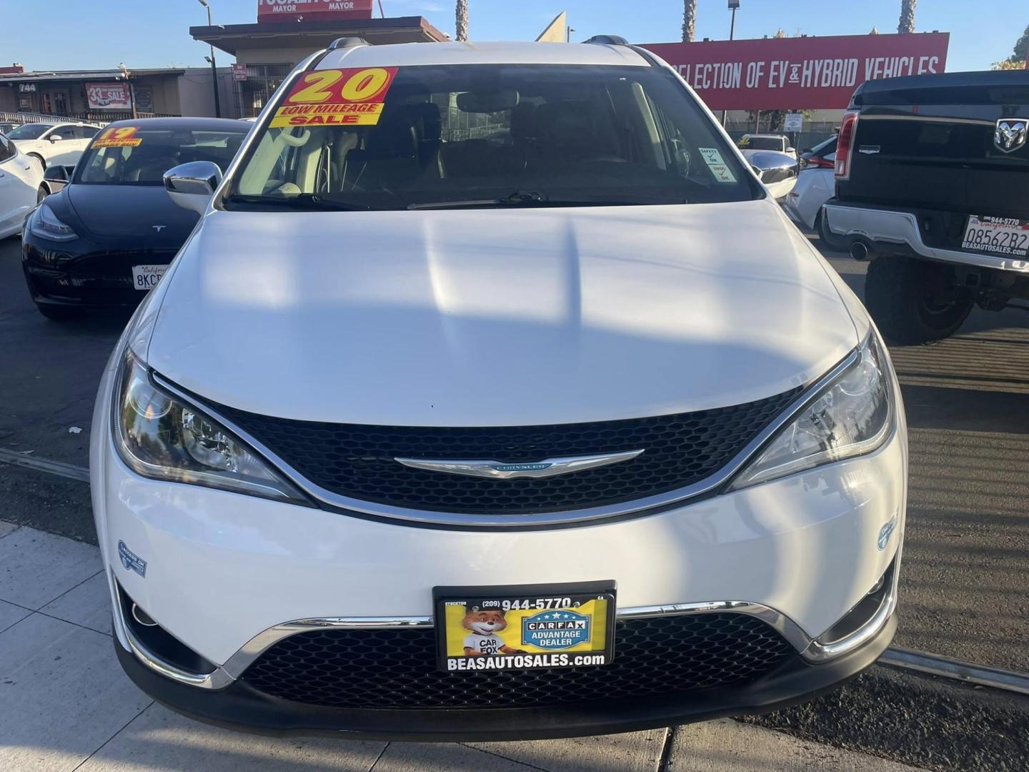 2020 Chrysler Pacifica Hybrid Limited (2C4RC1N72LR) with an 3.6L V6 DOHC 24V HYBRID engine, CVT transmission, located at 744 E Miner Ave, Stockton, CA, 95202, (209) 944-5770, 37.956863, -121.282082 - PLUS TAXES AND FEES NO CHARGES - Photo#2