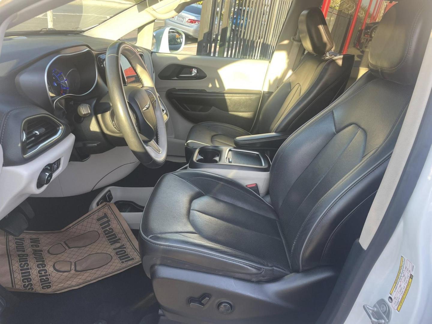 2020 Chrysler Pacifica Hybrid Limited (2C4RC1N72LR) with an 3.6L V6 DOHC 24V HYBRID engine, CVT transmission, located at 744 E Miner Ave, Stockton, CA, 95202, (209) 944-5770, 37.956863, -121.282082 - PLUS TAXES AND FEES NO CHARGES - Photo#5