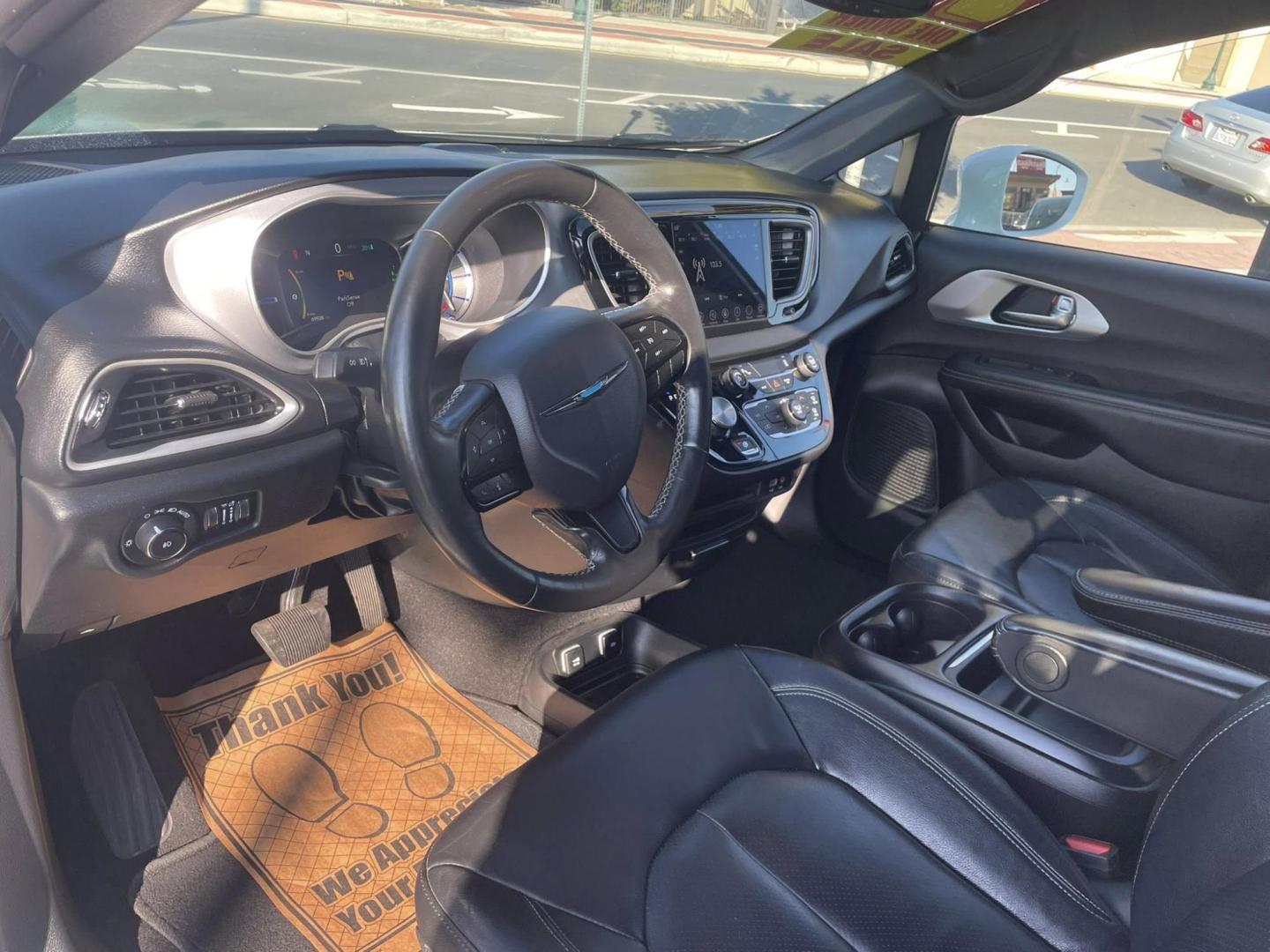 2020 Chrysler Pacifica Hybrid Touring L (2C4RC1L75LR) with an 3.6L V6 DOHC 24V HYBRID engine, CVT transmission, located at 744 E Miner Ave, Stockton, CA, 95202, (209) 944-5770, 37.956863, -121.282082 - PLUS TAXES AND FEES - Photo#5