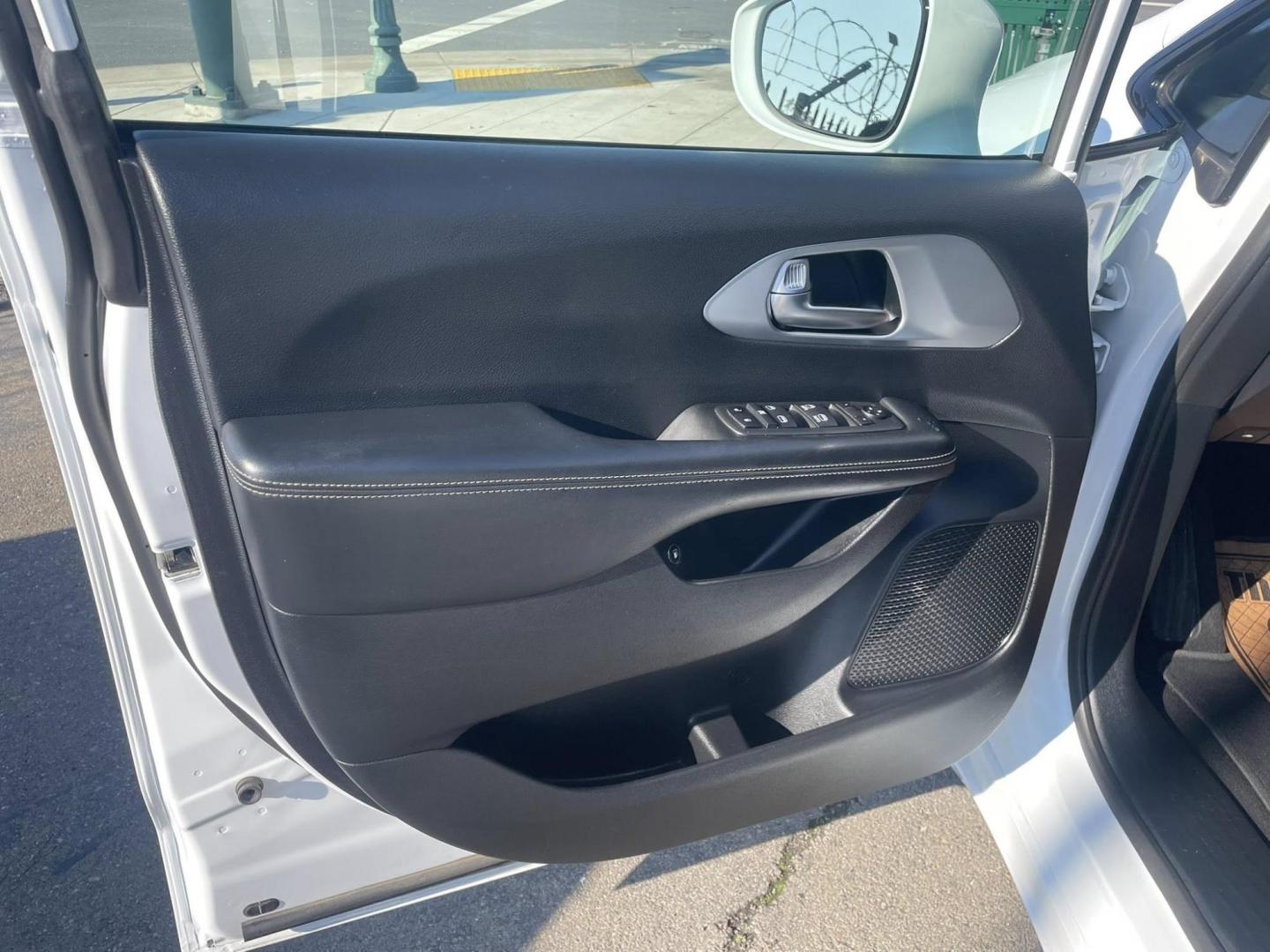 2020 Chrysler Pacifica Hybrid Touring L (2C4RC1L75LR) with an 3.6L V6 DOHC 24V HYBRID engine, CVT transmission, located at 744 E Miner Ave, Stockton, CA, 95202, (209) 944-5770, 37.956863, -121.282082 - PLUS TAXES AND FEES - Photo#4