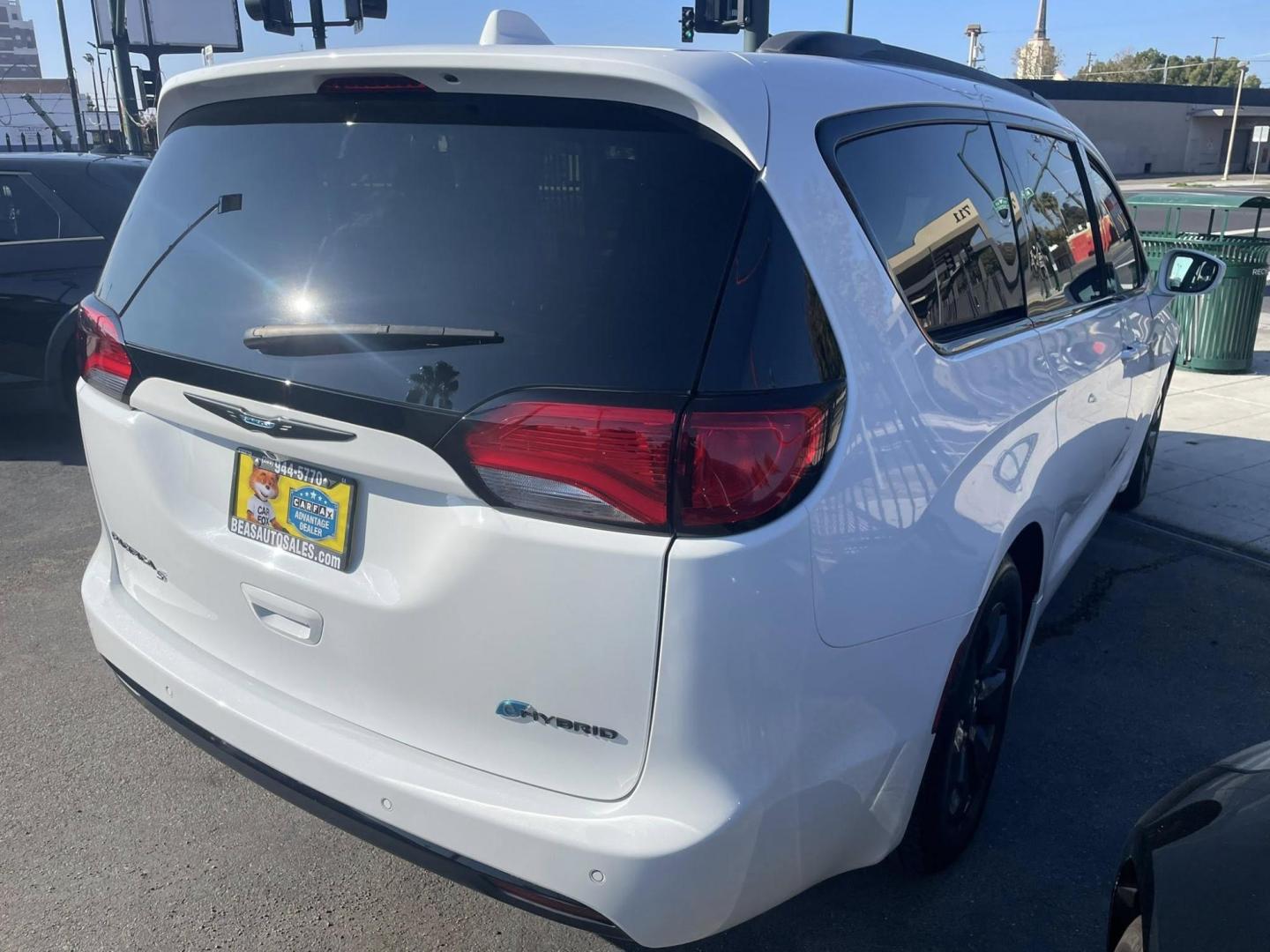 2020 Chrysler Pacifica Hybrid Touring L (2C4RC1L75LR) with an 3.6L V6 DOHC 24V HYBRID engine, CVT transmission, located at 744 E Miner Ave, Stockton, CA, 95202, (209) 944-5770, 37.956863, -121.282082 - PLUS TAXES AND FEES - Photo#14
