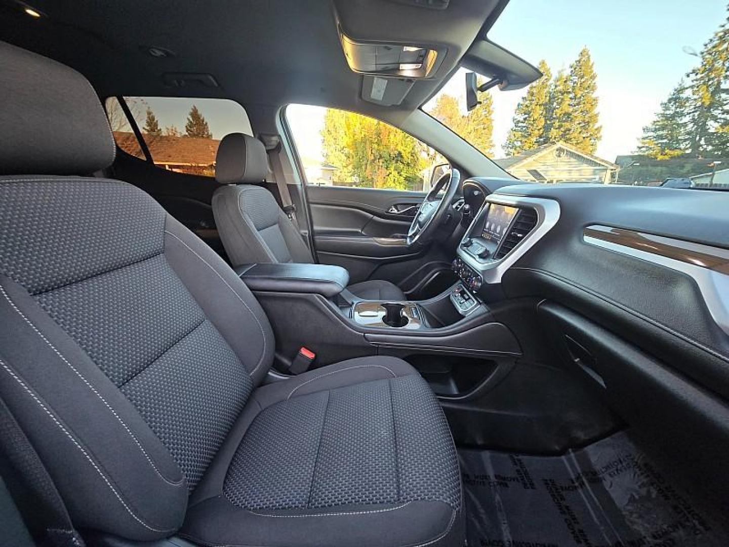 2020 WHITE GMC Acadia (1GKKNKLA6LZ) with an 4-Cyl 2.5 Liter engine, Automatic 9-Spd transmission, located at 246 E Walker St., Orland, 95963, (530) 865-5800, 39.747589, -122.178398 - Photo#18