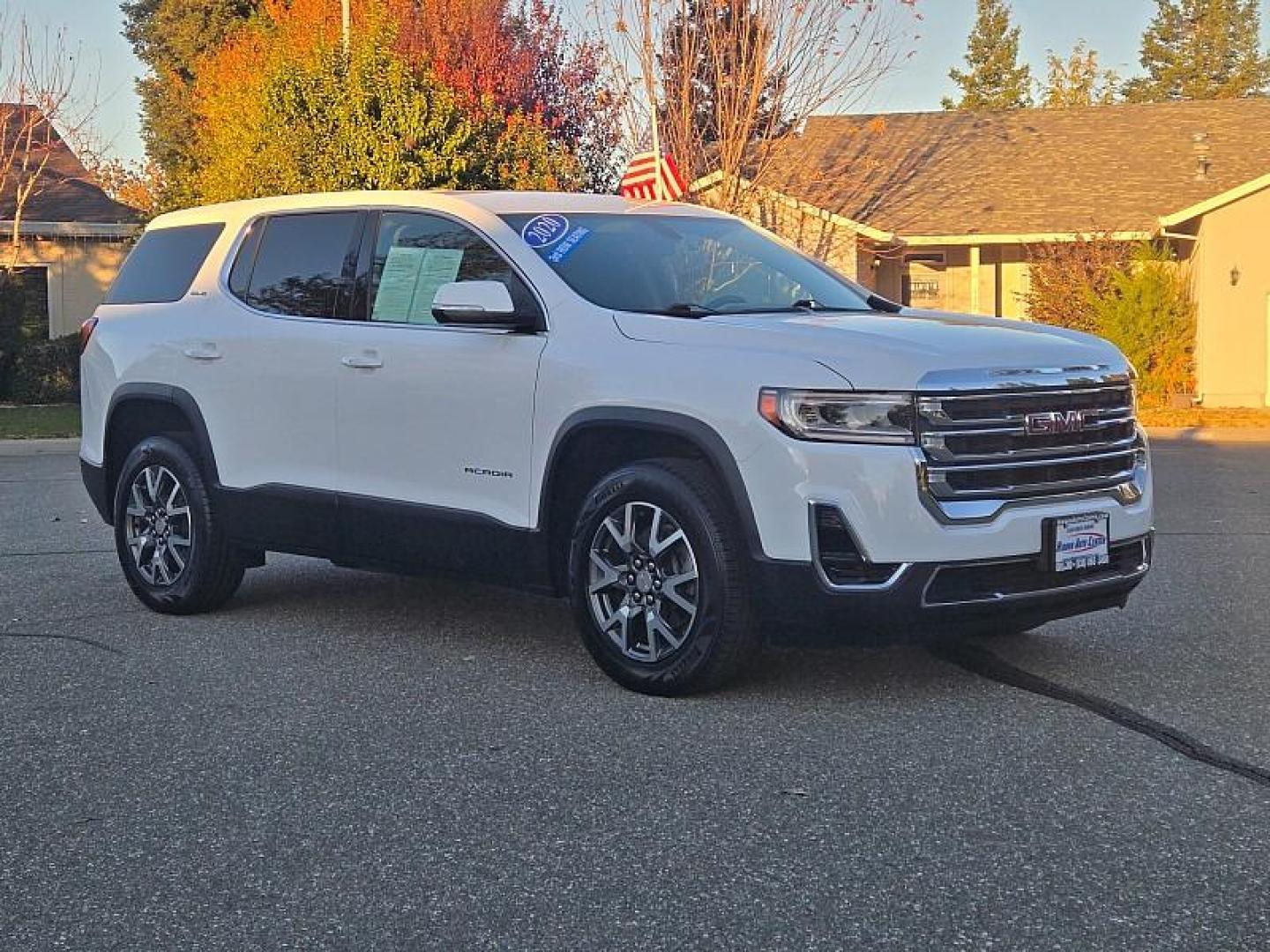 2020 WHITE GMC Acadia (1GKKNKLA6LZ) with an 4-Cyl 2.5 Liter engine, Automatic 9-Spd transmission, located at 246 E Walker St., Orland, 95963, (530) 865-5800, 39.747589, -122.178398 - Photo#1