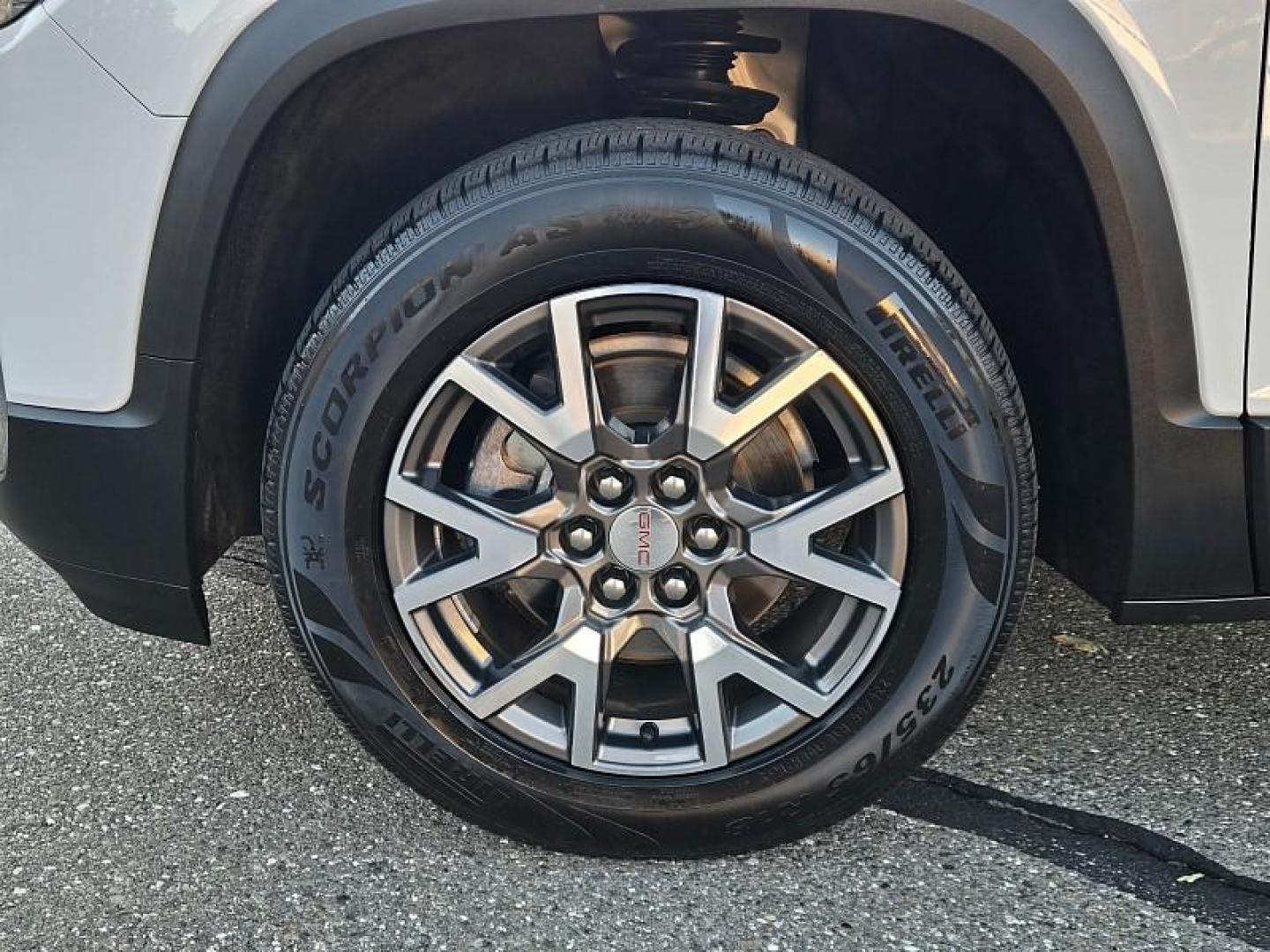 2020 WHITE GMC Acadia (1GKKNKLA6LZ) with an 4-Cyl 2.5 Liter engine, Automatic 9-Spd transmission, located at 246 E Walker St., Orland, 95963, (530) 865-5800, 39.747589, -122.178398 - Photo#26