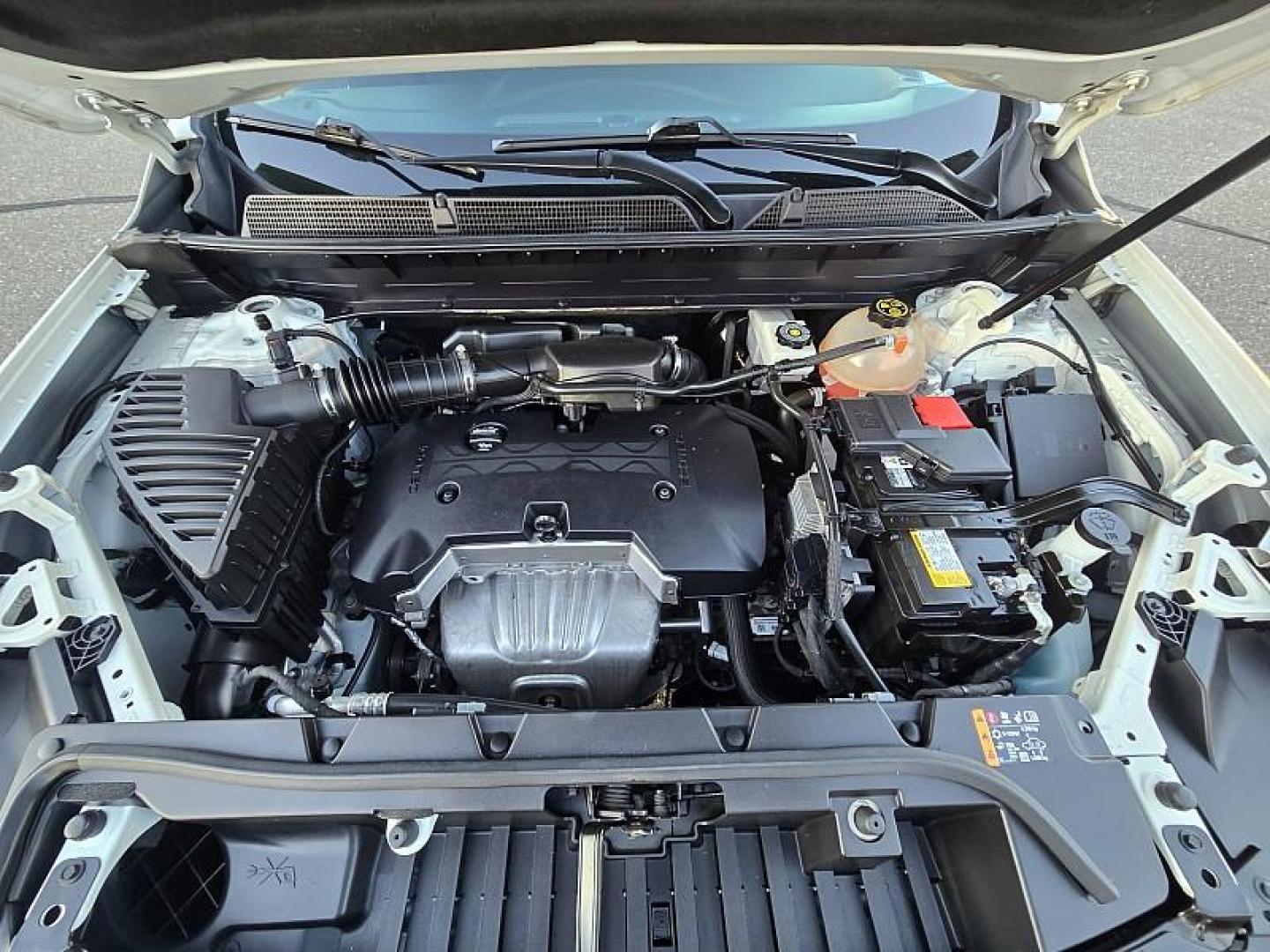 2020 WHITE GMC Acadia (1GKKNKLA6LZ) with an 4-Cyl 2.5 Liter engine, Automatic 9-Spd transmission, located at 246 E Walker St., Orland, 95963, (530) 865-5800, 39.747589, -122.178398 - Photo#27