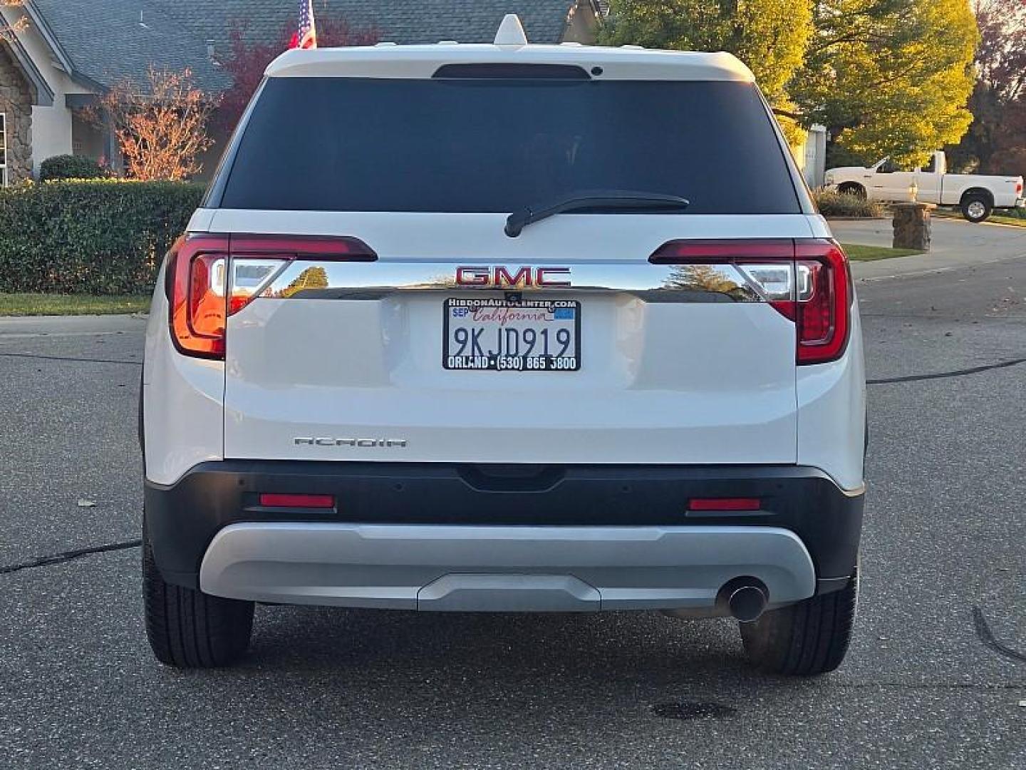 2020 WHITE GMC Acadia (1GKKNKLA6LZ) with an 4-Cyl 2.5 Liter engine, Automatic 9-Spd transmission, located at 246 E Walker St., Orland, 95963, (530) 865-5800, 39.747589, -122.178398 - Photo#6