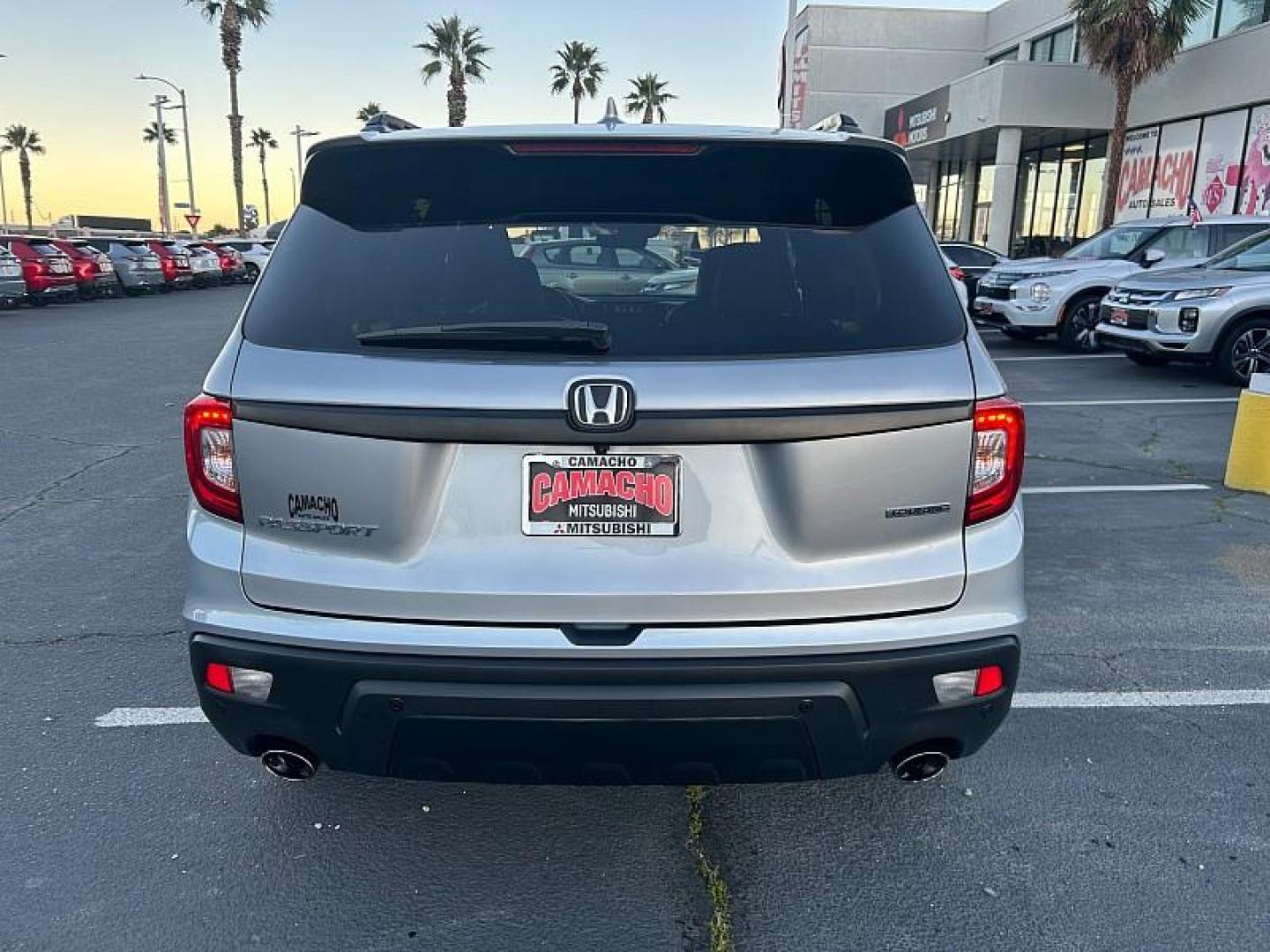 2020 GRAY Honda Passport (5FNYF7H9XLB) with an V6 i-VTEC 3.5 Liter engine, Automatic 9-Spd transmission, located at 412 Auto Vista Drive, Palmdale, 93551, (661) 945-0620, 34.592636, -118.136681 - Photo#3