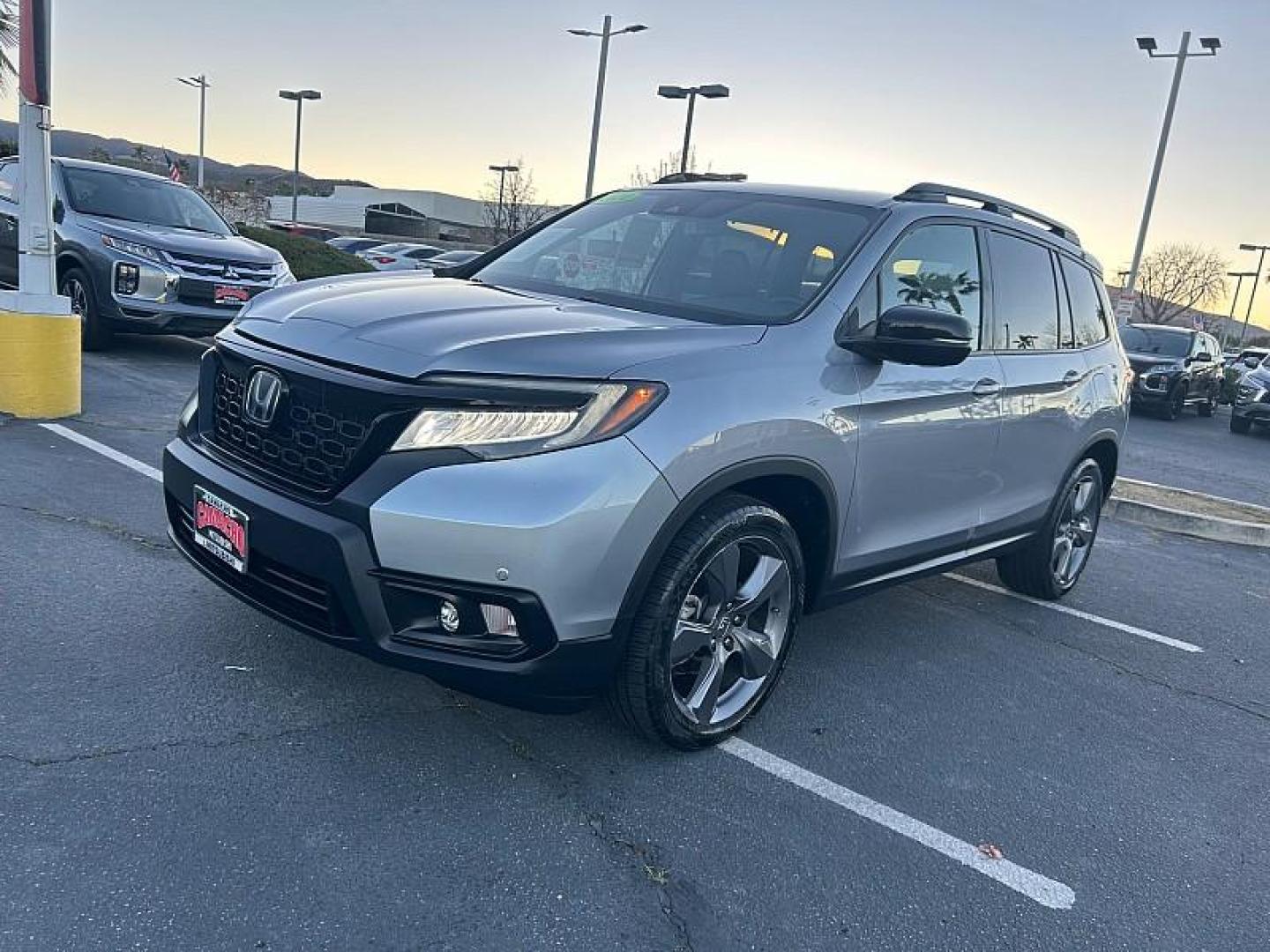 2020 GRAY Honda Passport (5FNYF7H9XLB) with an V6 i-VTEC 3.5 Liter engine, Automatic 9-Spd transmission, located at 412 Auto Vista Drive, Palmdale, 93551, (661) 945-0620, 34.592636, -118.136681 - Photo#6