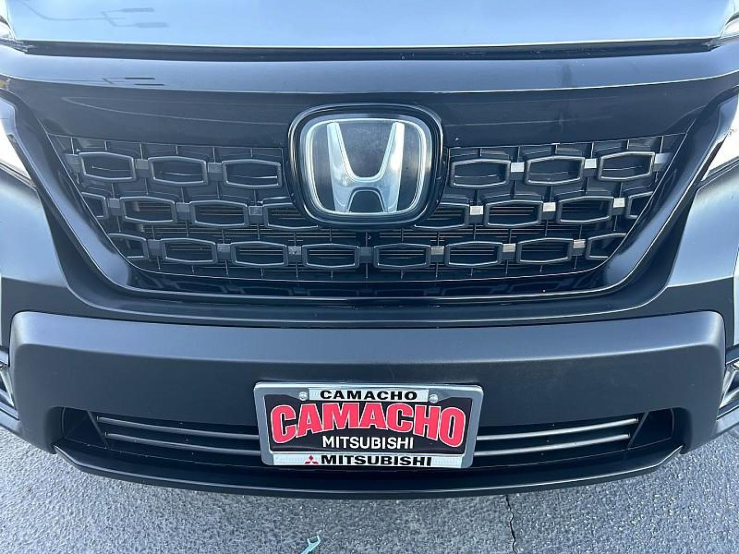 2020 GRAY Honda Passport (5FNYF7H9XLB) with an V6 i-VTEC 3.5 Liter engine, Automatic 9-Spd transmission, located at 412 Auto Vista Drive, Palmdale, 93551, (661) 945-0620, 34.592636, -118.136681 - Photo#8
