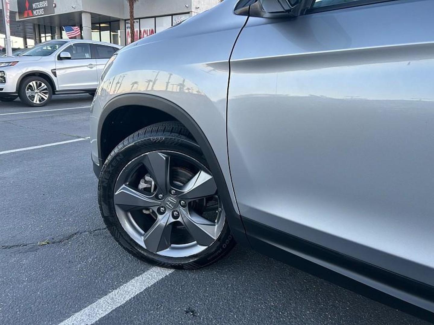 2020 GRAY Honda Passport (5FNYF7H9XLB) with an V6 i-VTEC 3.5 Liter engine, Automatic 9-Spd transmission, located at 412 Auto Vista Drive, Palmdale, 93551, (661) 945-0620, 34.592636, -118.136681 - Photo#10