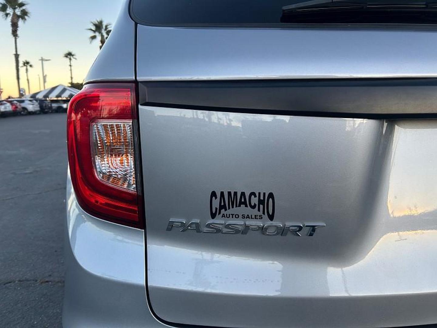 2020 GRAY Honda Passport (5FNYF7H9XLB) with an V6 i-VTEC 3.5 Liter engine, Automatic 9-Spd transmission, located at 412 Auto Vista Drive, Palmdale, 93551, (661) 945-0620, 34.592636, -118.136681 - Photo#11