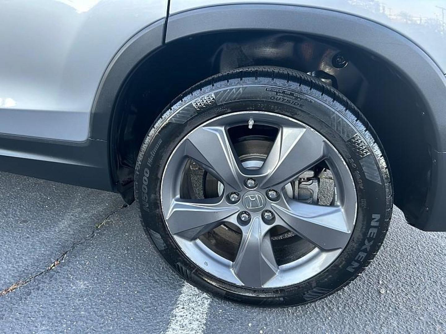 2020 GRAY Honda Passport (5FNYF7H9XLB) with an V6 i-VTEC 3.5 Liter engine, Automatic 9-Spd transmission, located at 412 Auto Vista Drive, Palmdale, 93551, (661) 945-0620, 34.592636, -118.136681 - Photo#14