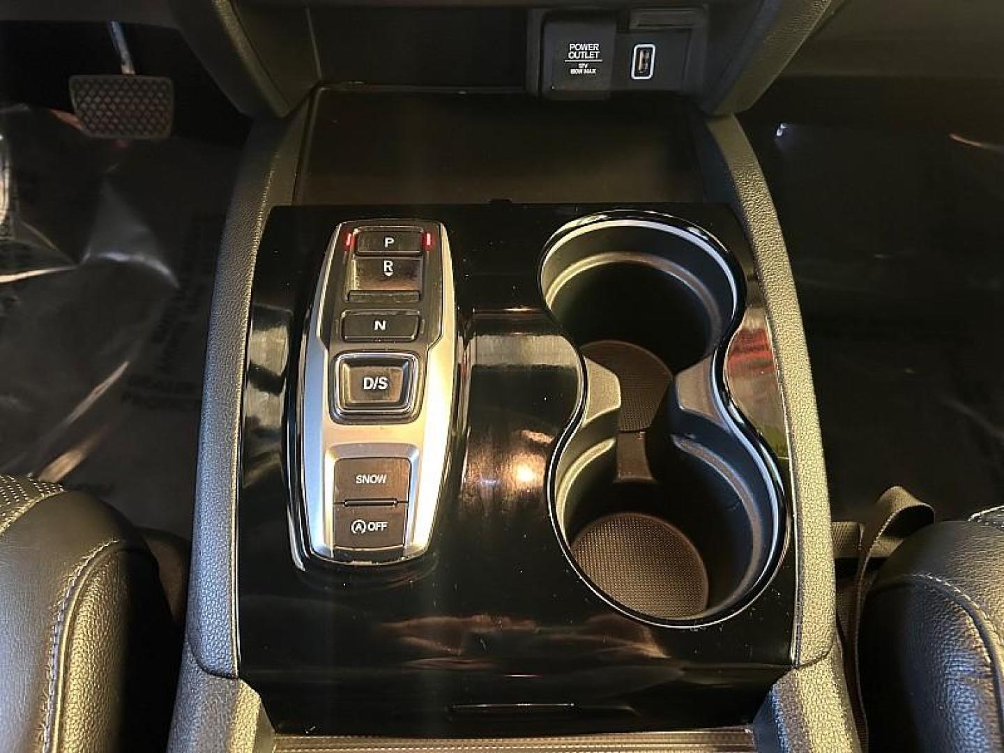 2020 GRAY Honda Passport (5FNYF7H9XLB) with an V6 i-VTEC 3.5 Liter engine, Automatic 9-Spd transmission, located at 412 Auto Vista Drive, Palmdale, 93551, (661) 945-0620, 34.592636, -118.136681 - Photo#18