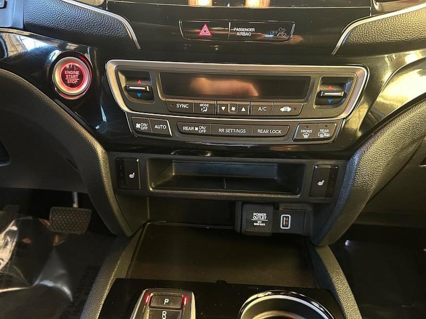 2020 GRAY Honda Passport (5FNYF7H9XLB) with an V6 i-VTEC 3.5 Liter engine, Automatic 9-Spd transmission, located at 412 Auto Vista Drive, Palmdale, 93551, (661) 945-0620, 34.592636, -118.136681 - Photo#19